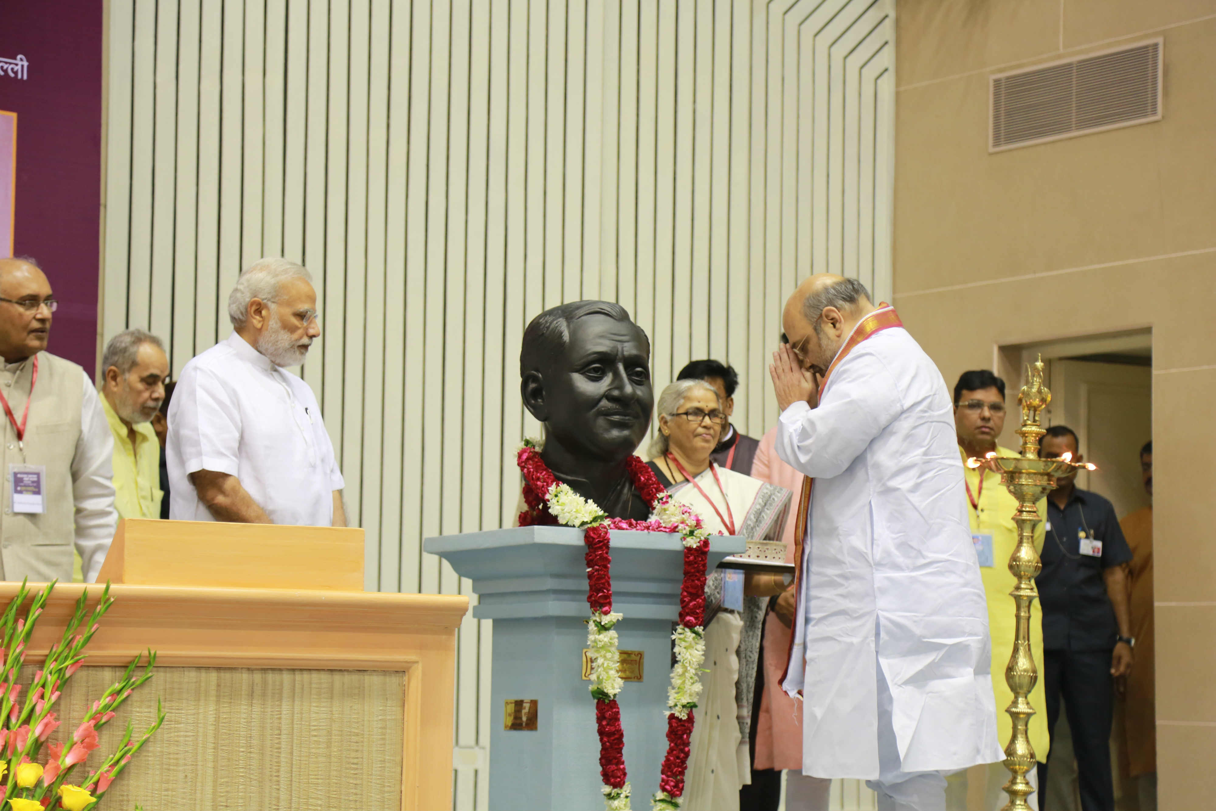 à¤­à¤¾à¤°à¤¤à¥€à¤¯ à¤œà¤¨à¤¤à¤¾ à¤ªà¤¾à¤°à¥à¤Ÿà¥€ à¤•à¥‡ à¤°à¤¾à¤·à¥à¤Ÿà¥à¤°à¥€à¤¯ à¤…à¤§à¥à¤¯à¤•à¥à¤· à¤¶à¥à¤°à¥€ à¤…à¤®à¤¿à¤¤ à¤¶à¤¾à¤¹ à¤¦à¥à¤µà¤¾à¤°à¤¾ à¤µà¤¿à¤œà¥à¤žà¤¾à¤¨ à¤­à¤µà¤¨, à¤¨à¤ˆ à¤¦à¤¿à¤²à¥à¤²à¥€ à¤®à¥‡à¤‚ à¤†à¤¯à¥‹à¤œà¤¿à¤¤ 'à¤ªà¤‚à¤¡à¤¿à¤¤ à¤¦à¥€à¤¨ à¤¦à¤¯à¤¾à¤² à¤¸à¤®à¥à¤ªà¥‚à¤°à¥à¤£ à¤µà¤¾à¤‚à¤™à¤®à¤¯' à¤•à¥‡ à¤²à¥‹à¤•à¤¾à¤°à¥à¤ªà¤£ à¤…à¤µà¤¸à¤° à¤ªà¤° à¤¦à¤¿à¤ à¤—à¤ à¤‰à¤¦à¥à¤¬à¥‹à¤§à¤¨ à¤•à¥‡ à¤®à¥à¤–à¥à¤¯ à¤¬à¤¿à¤‚à¤¦à¥