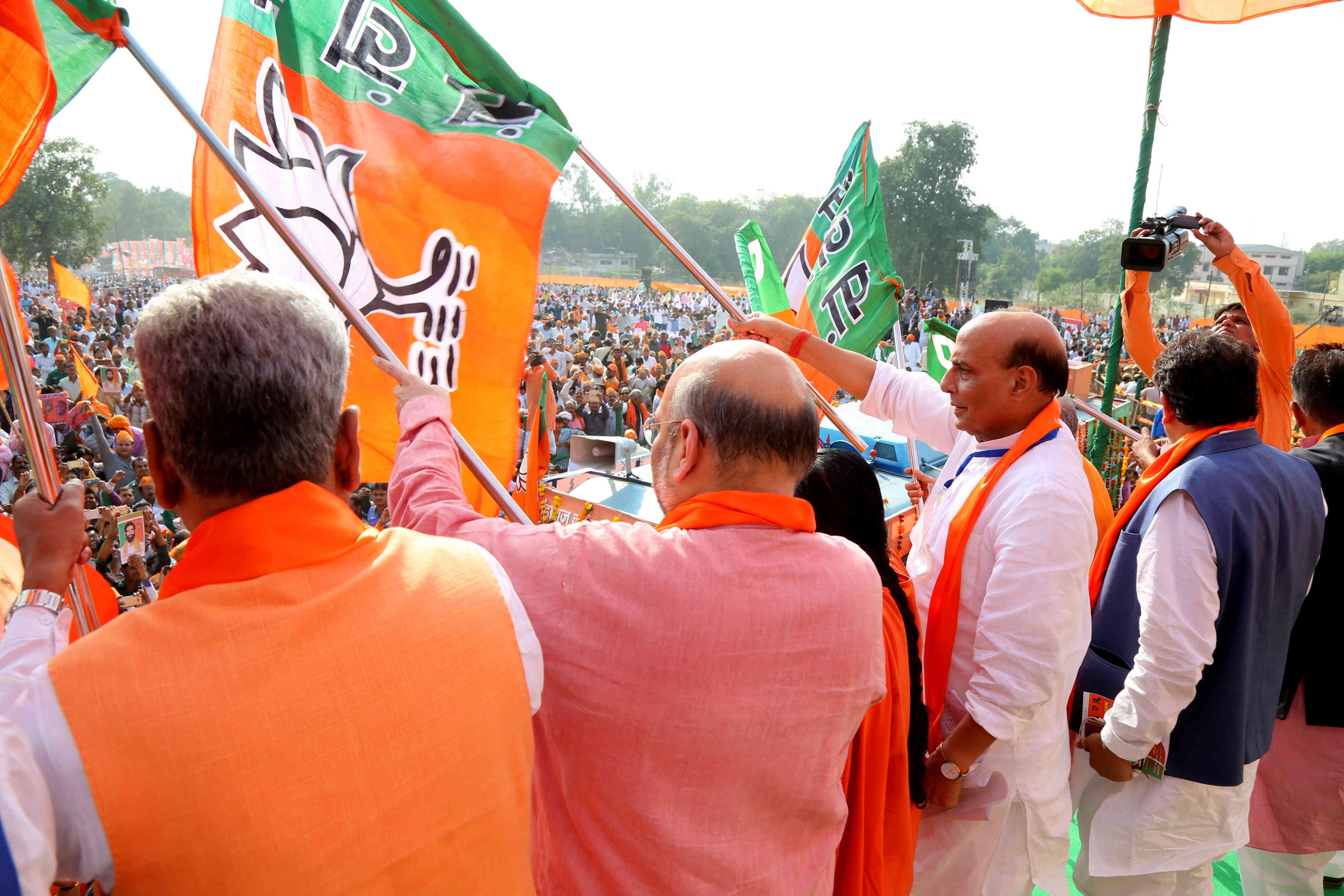 à¤­à¤¾à¤°à¤¤à¥€à¤¯ à¤œà¤¨à¤¤à¤¾ à¤ªà¤¾à¤°à¥à¤Ÿà¥€ à¤•à¥‡ à¤°à¤¾à¤·à¥à¤Ÿà¥à¤°à¥€à¤¯ à¤…à¤§à¥à¤¯à¤•à¥à¤· à¤¶à¥à¤°à¥€ à¤…à¤®à¤¿à¤¤ à¤¶à¤¾à¤¹ à¤¦à¥à¤µà¤¾à¤°à¤¾ à¤¬à¥à¤‚à¤¦à¥‡à¤²à¤–à¤‚à¤¡ (à¤‰à¤¤à¥à¤¤à¤° à¤ªà¥à¤°à¤¦à¥‡à¤¶) à¤•à¥‡ à¤à¤¾à¤à¤¸à¥€ à¤®à¥‡à¤‚ à¤­à¤¾à¤œà¤ªà¤¾ à¤•à¥€ à¤ªà¤°à¤¿à¤µà¤°à¥à¤¤à¤¨ à¤¯à¤¾à¤¤à¥à¤°à¤¾ à¤•à¥‡ à¤¦à¥‚à¤¸à¤°à¥‡ à¤šà¤°à¤£ à¤•à¥€ à¤¶à¥à¤°à¥à¤†à¤¤ à¤•à¥‡ à¤…à¤µà¤¸à¤° à¤ªà¤° à¤¦à¤¿à¤ à¤—à¤ à¤¸à¤‚à¤¬à¥‹à¤§à¤¨ à¤•à¥‡ à¤®à¥à¤–à¥à¤¯ à¤¬à¤¿à¤‚à¤¦à¥