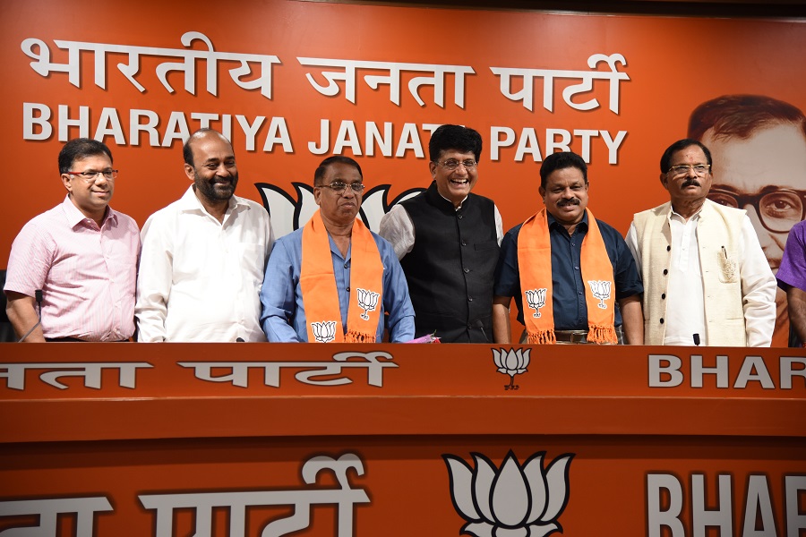 photographs__senior_congress_leaders_of_goa_shri_subhash_shirodkar_and_shri_dayanand_sopte_joining_bjp_in_the_presence_of_senior_bjp_leader_and_union_minister_shri_piyush_goyal_at_bjp_hq_6a_deendayal_upadhyay_marg_new_delhi_4_20181