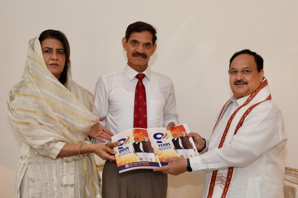 BJP National President Shri J.P. Nadda met Former Army Chief General Shri Dalbir Singh Suhag at 38, Deerwood Nirvana Country, Sec. 50, Gurugram