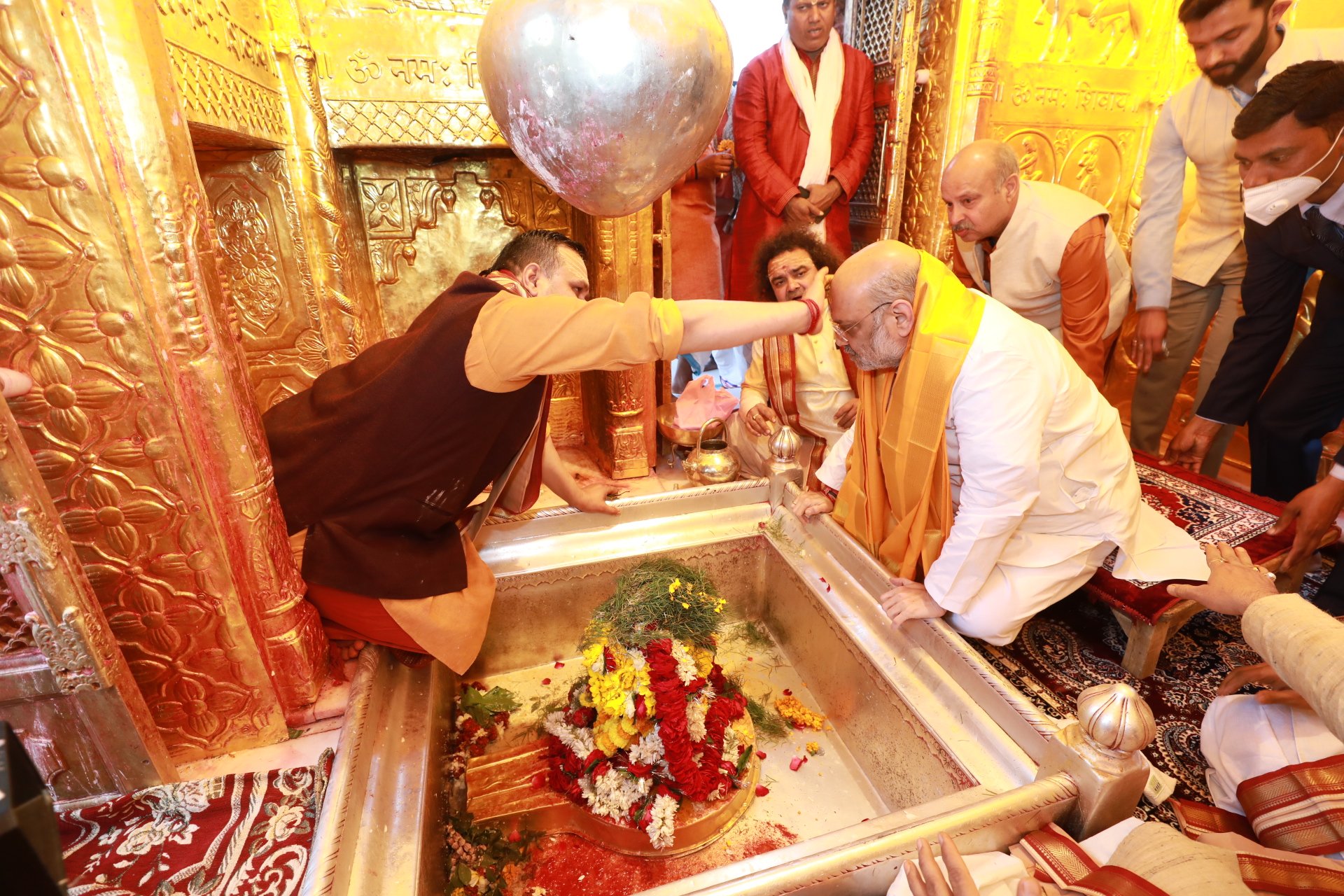  Hon'ble Union Home Minister and Minister of Cooperation Shri Amit Shah offered prayers at Sri Kashi Vishwanath Temple