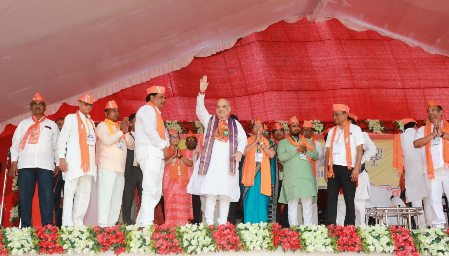 Hon'ble Union Home Minister & Minister of Cooperation Shri Amit Shah addressing Vijay Sankalp Rally in Dediapada, Narmada (Gujarat)