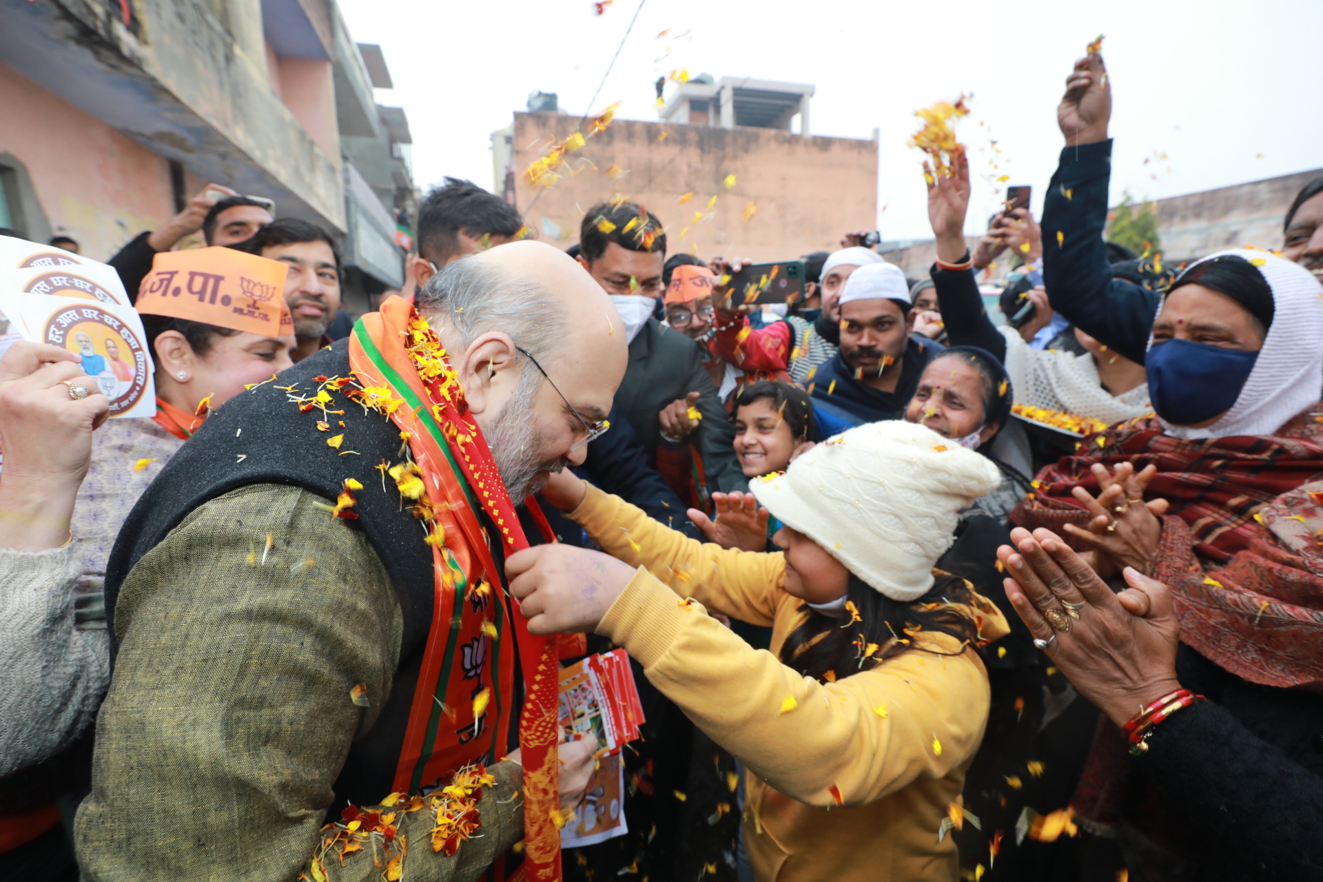 Hon'ble Union Home Minister & Minister of Cooperation Shri Amit Shah while addressing media during Door to Door Campaign in Kairana (Uttar Pradesh).