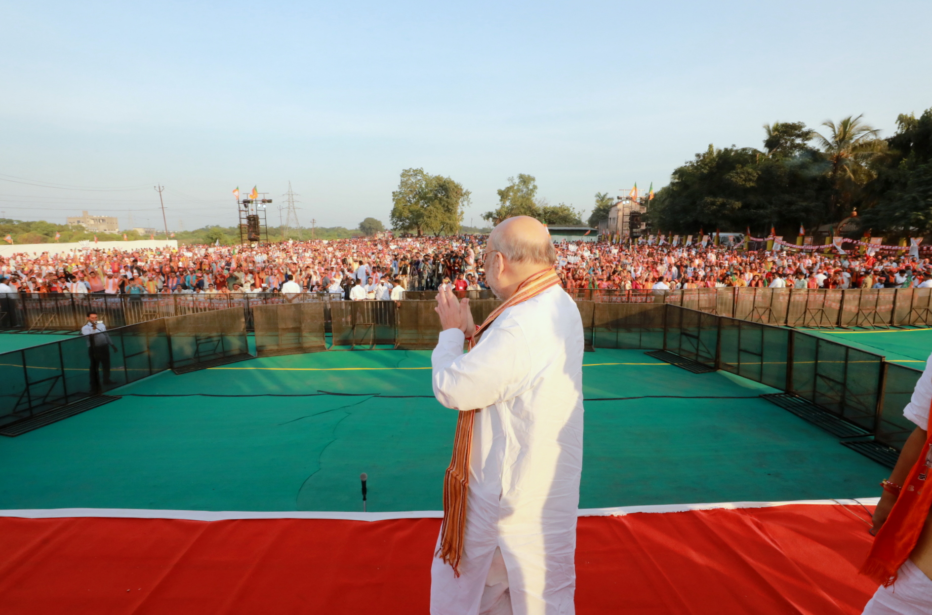  Hon'ble Union Home Minister & Minister of Cooperation Shri Amit Shah addressing Vijay Sankalp Rally in Bardoli, Surat (Gujarat)