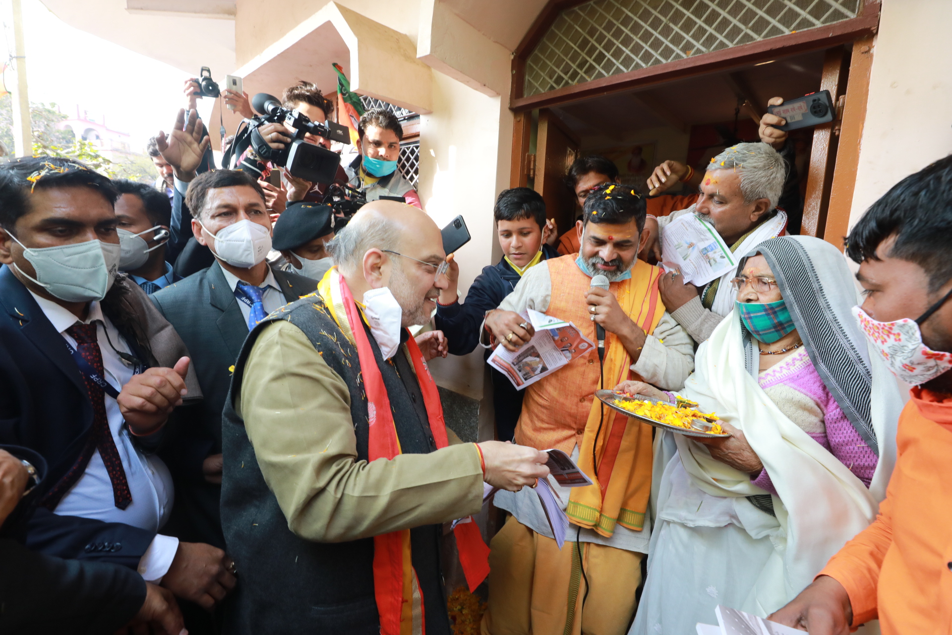 Hon'ble Home Minister & Minister of Cooperation Shri Amit Shah did door to door campaign in Mathura (U.P.)