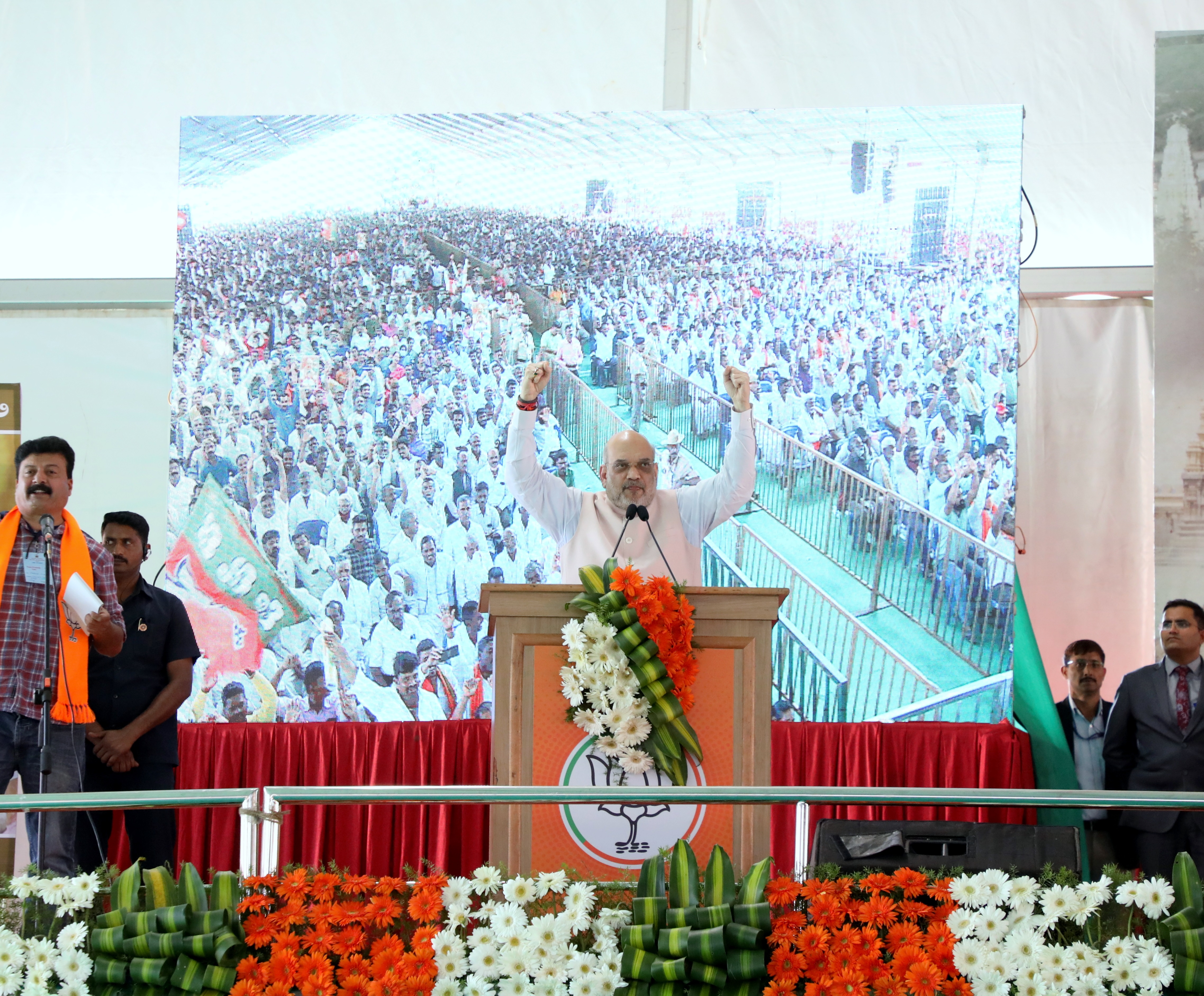 Hon'ble Union Home Minister & Minister of Cooperation Shri Amit Shah addressing a public meeting in Mandya (K'taka)