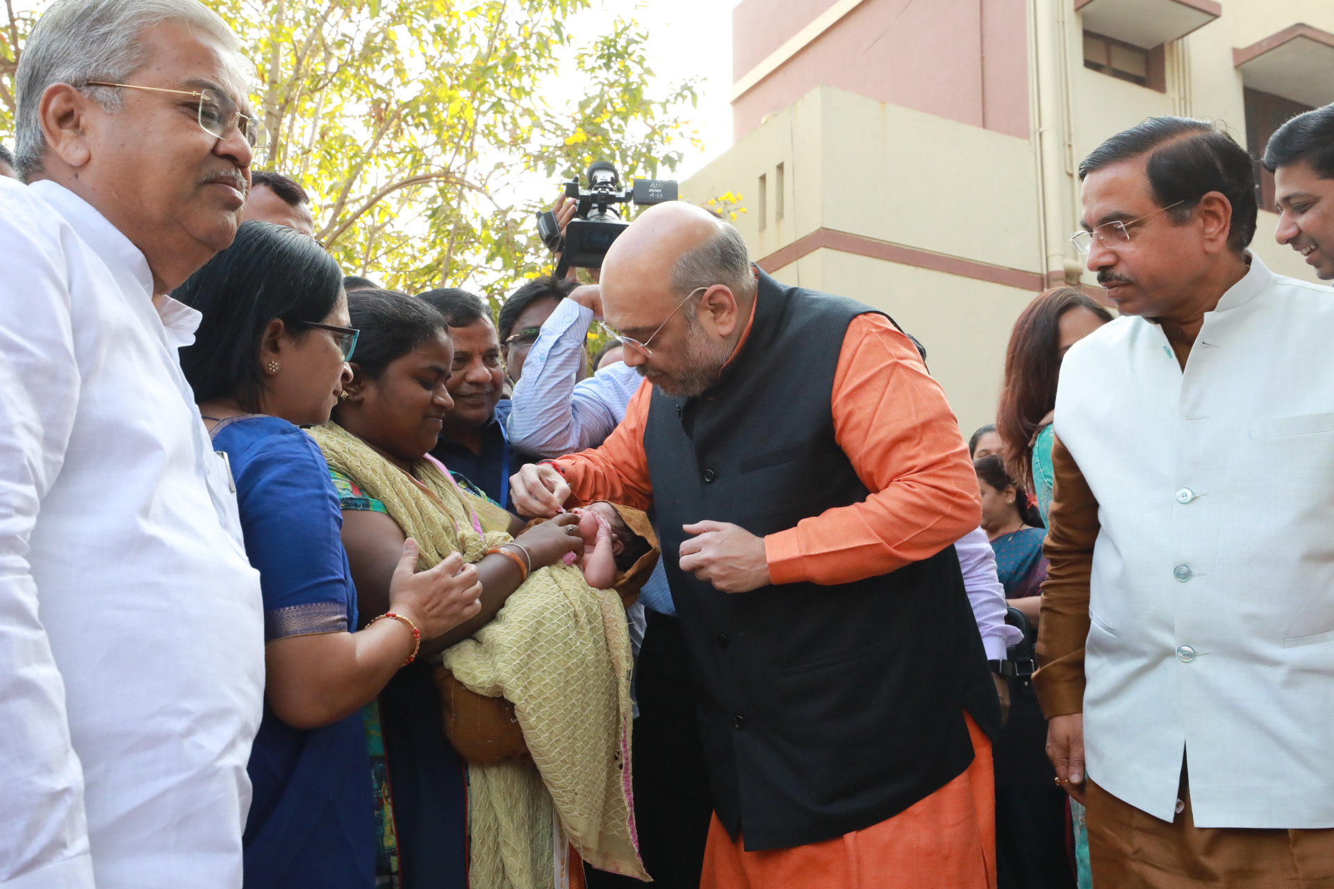 Photograph of Hon'ble Home Minister & BJP National President Shri Amit Shah giving poliodrops to a Child in Hubli (Karnataka).