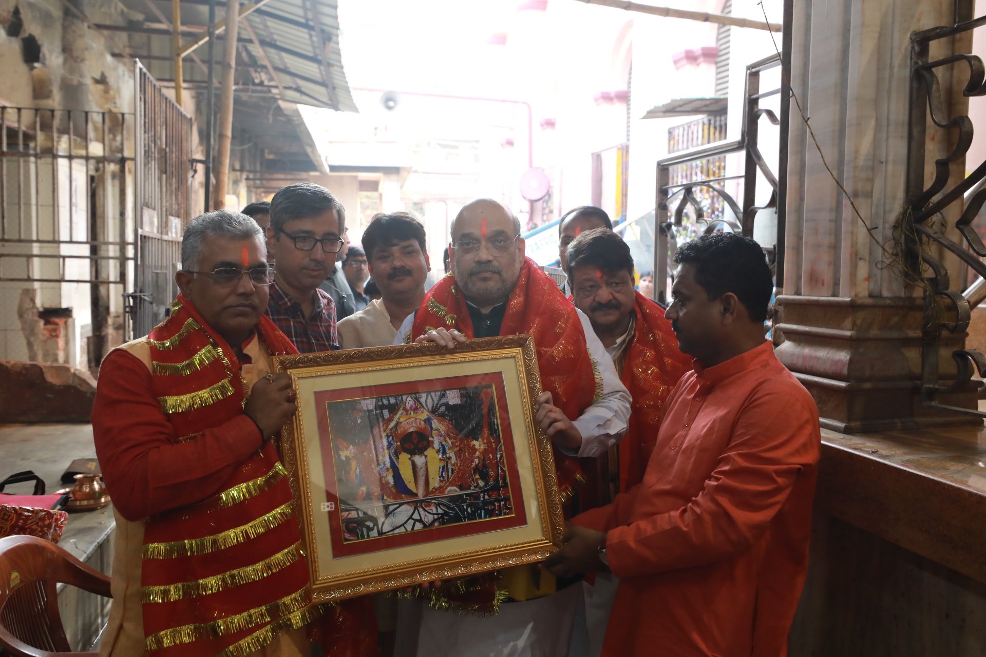 Photographs : Hon'ble Home Minister Shri Amit Shah visit Kaligat Mandir in Kolkata (West Bengal).