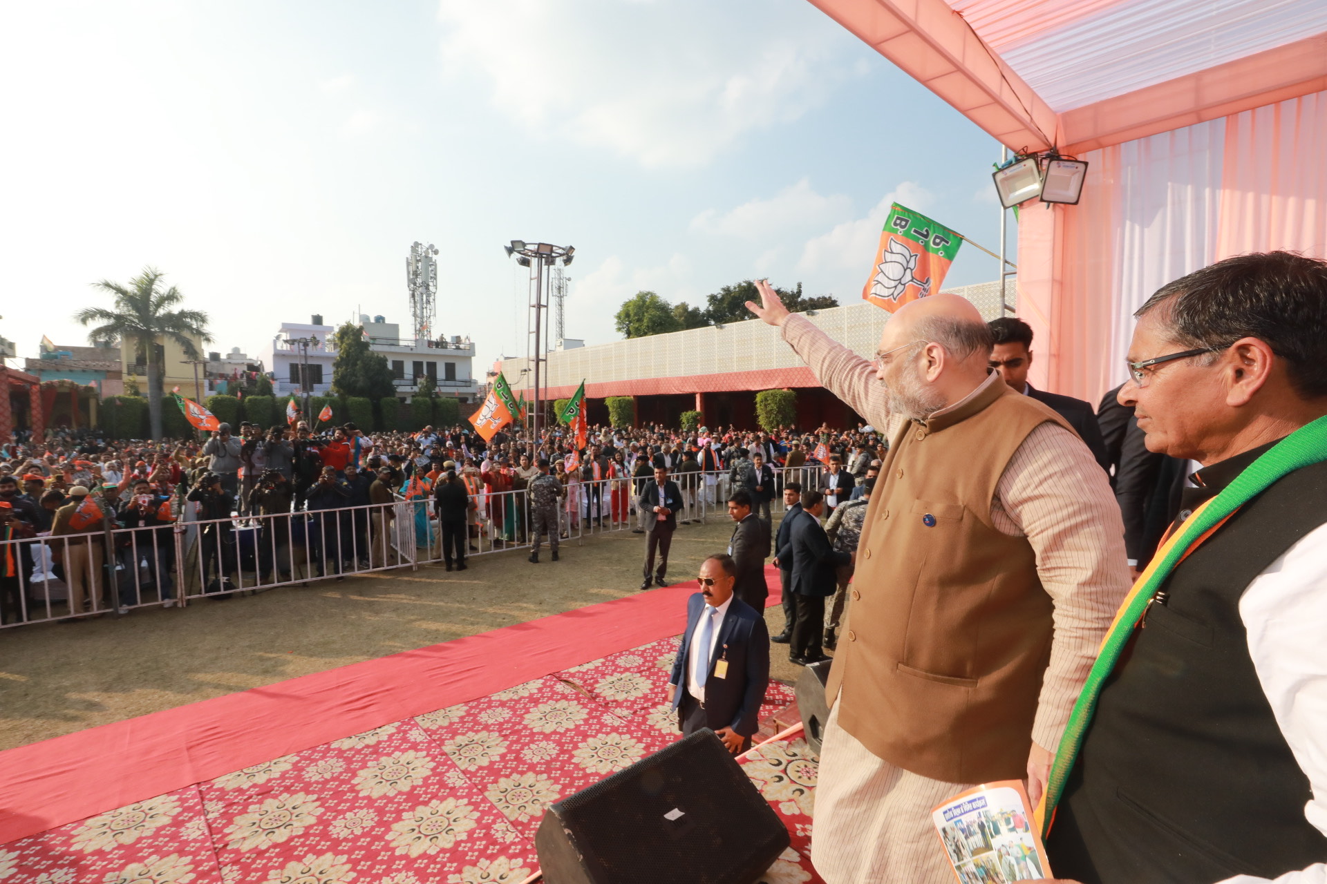 Potographs: Hon'ble Home Minister Shri Amit Shah addressing a public meeting at Najafgarh, Delhi.