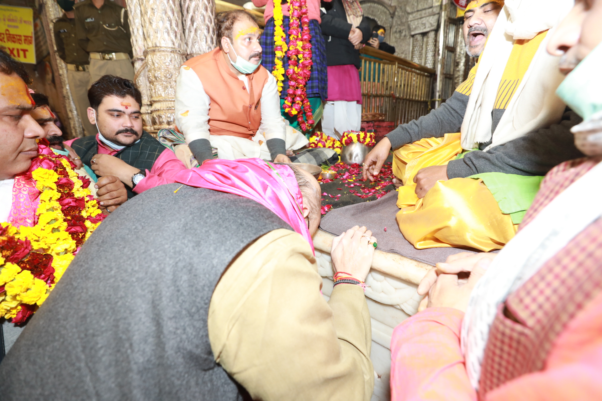 Hon'ble Home Minister & Minister of Cooperation Shri Amit Shah offeredprayers at Shri Banke Bihari Mandir in Vrindavan (U.P.)