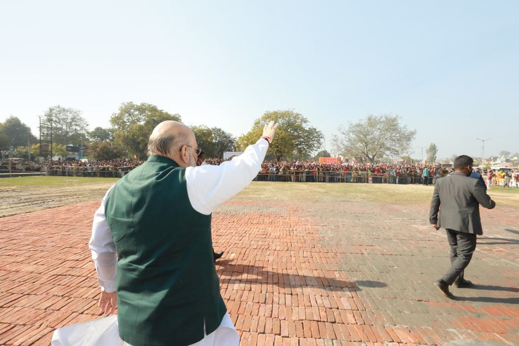 Hon'ble Union Home Minister and Minister of Cooperation Shri Amit Shah addressing a public meeting in Mohammadi (Uttar Pradesh)