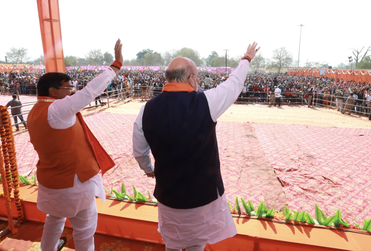 Hon'ble Union Home Minister and Minister of Cooperation Shri Amit Shah addressing a public meeting in Raniganj (Pratapgarh) Uttar Pradesh