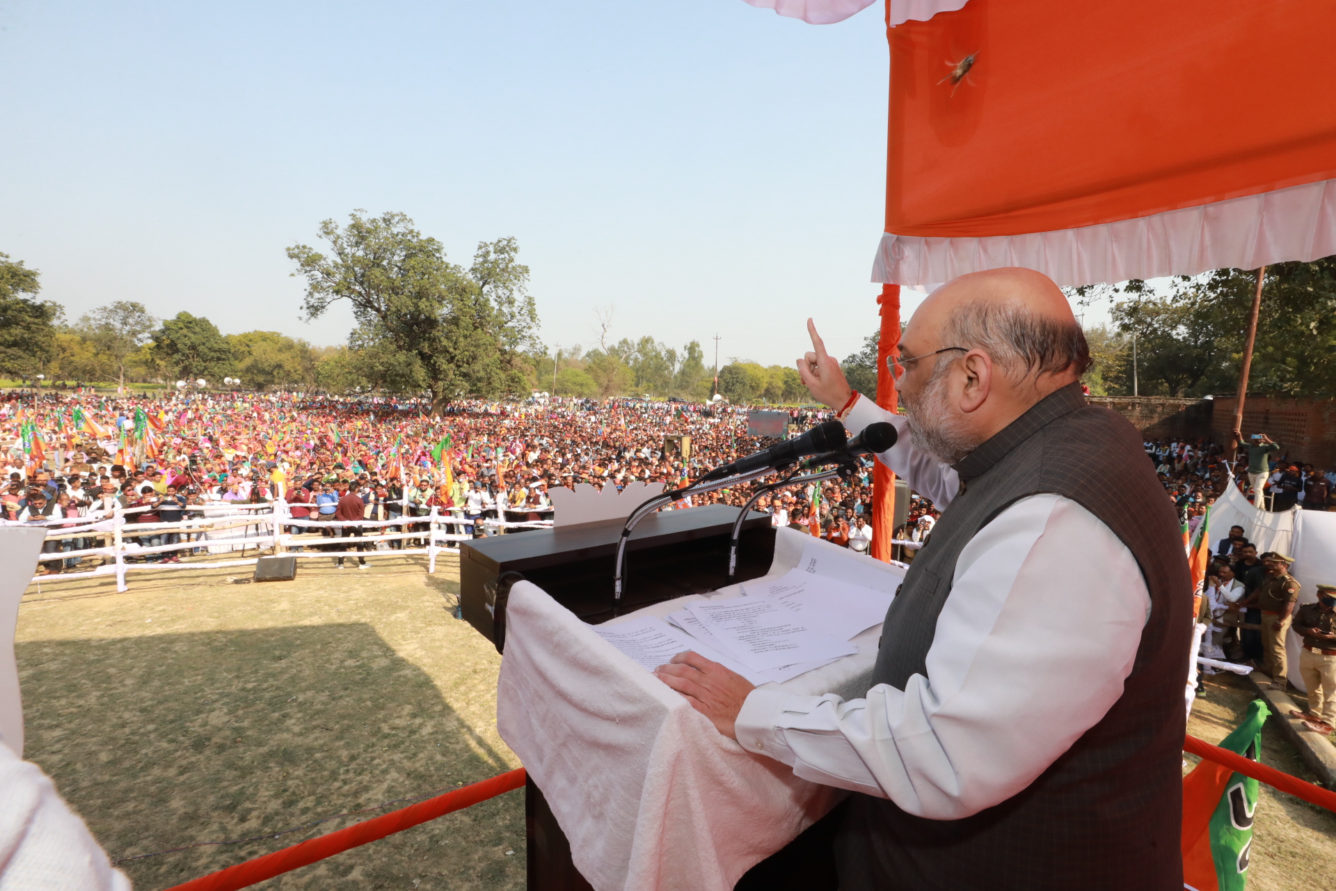 Hon'ble Union Home Minister and Minister of Cooperation Shri Amit Shah addressing a public meeting in Unchahar (Uttar Pradesh)