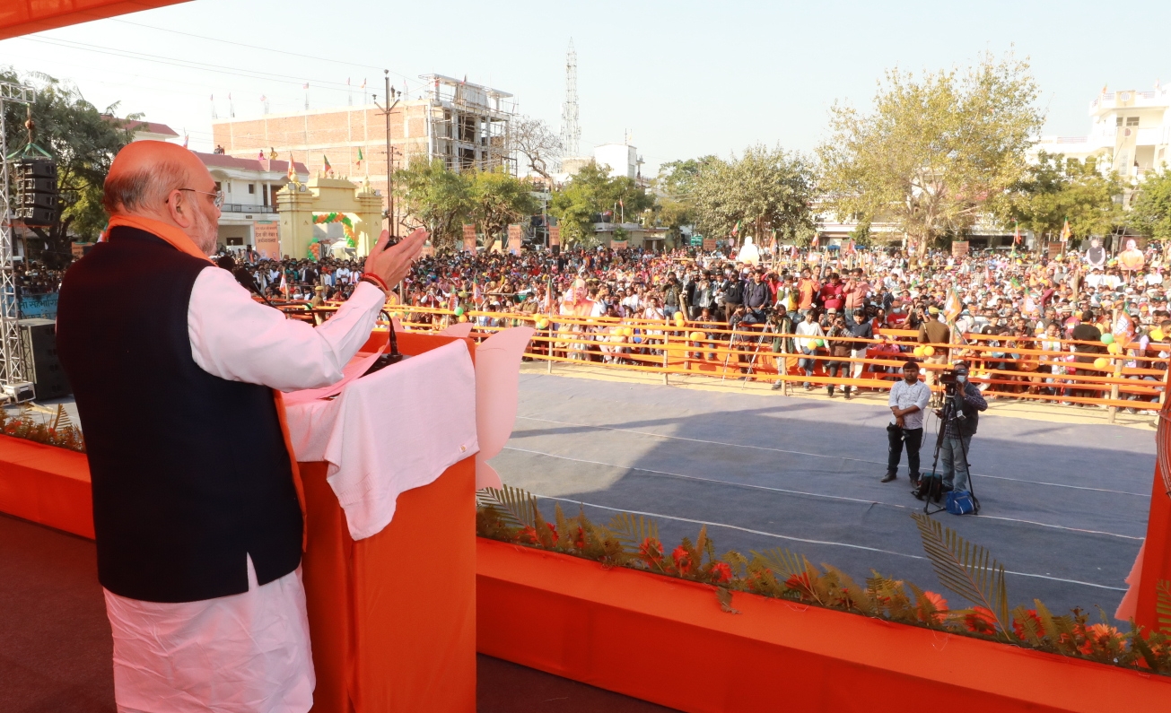 Hon'ble Union Home Minister and Minister of Cooperation Shri Amit Shah addressing a public meeting in Prayagraj West (Uttar Pradesh)