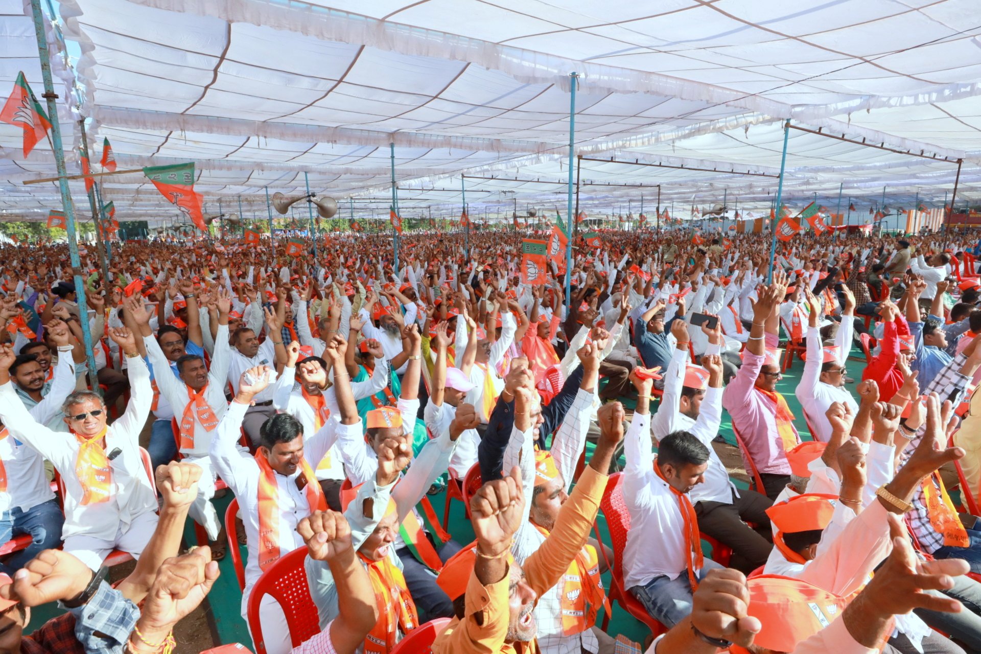 Hon'ble Union Home Minister & Minister of Cooperation Shri Amit Shah addressing Vijay Sankalp Rally in Nijhar, Tapi (Gujarat)