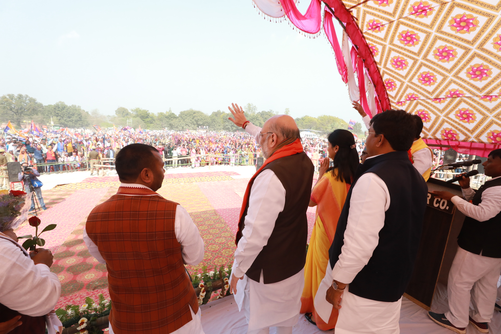 Hon'ble Union Home Minister and Minister of Cooperation Shri Amit Shah addressing a public meeting in Soraon (Prayagraj) Uttar Pradesh