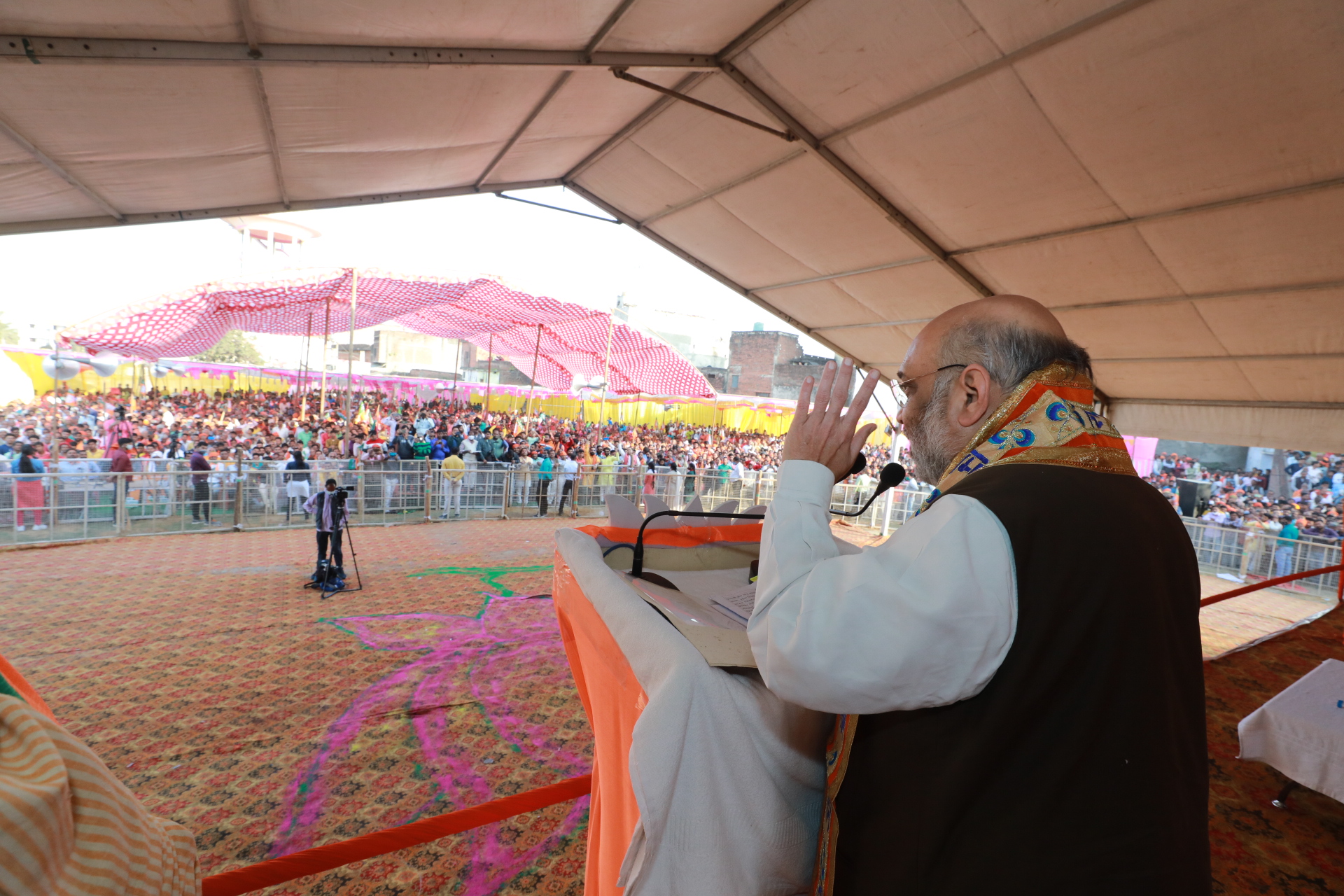 Hon'ble Union Home Minister and Minister of Cooperation Shri Amit Shah addressing a public meeting at Kaptanganj (Basti) in Uttar Pradesh