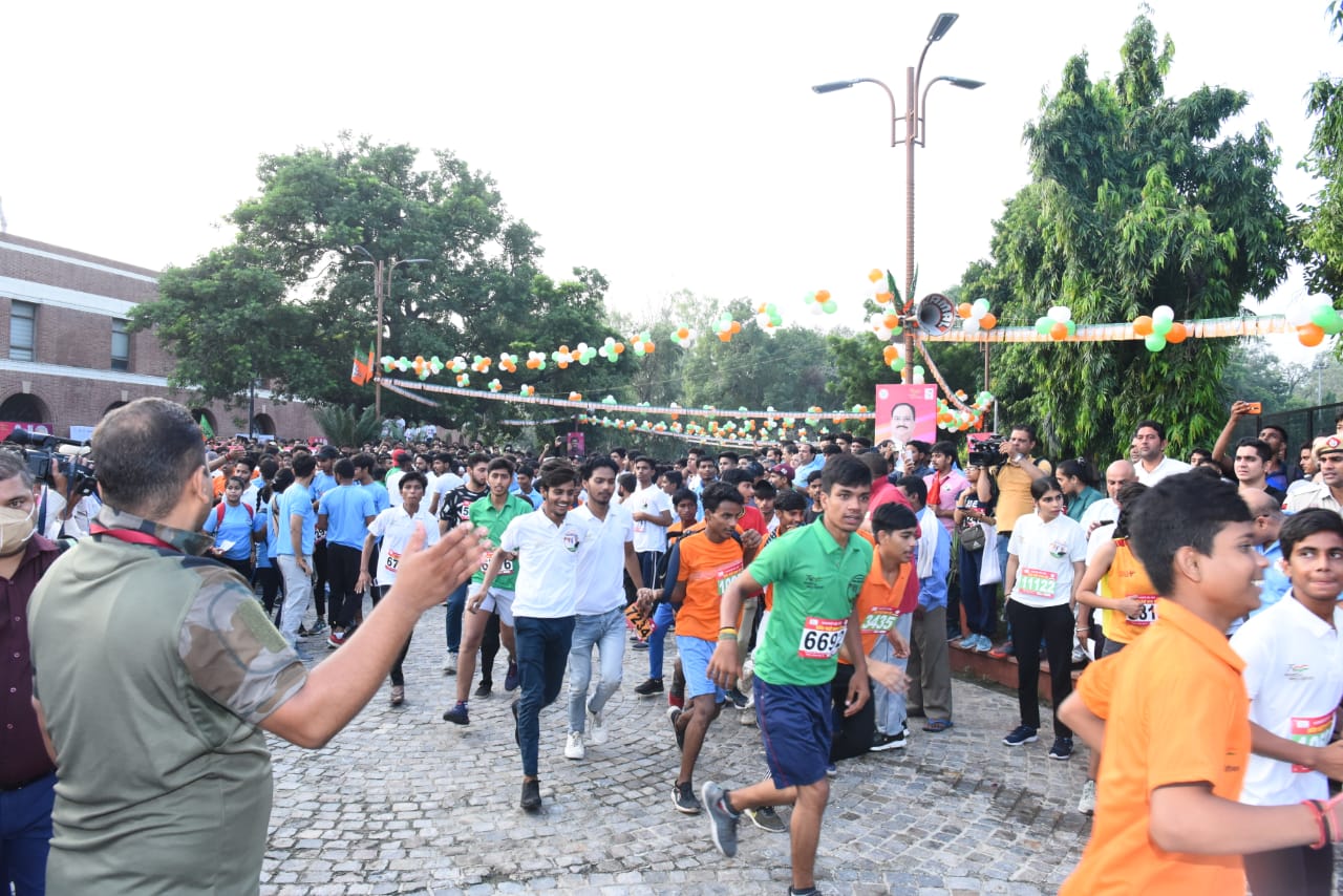 Hon’ble Union Home Minister & Minister of Cooperation Shri Amit Shah Flag Off “Pradhanmantri Narendra Modi Cross Country Slum Race” under Sewa Karyakram at Major Dhyan Chand Natl Stadium, India Gate, New Delhi