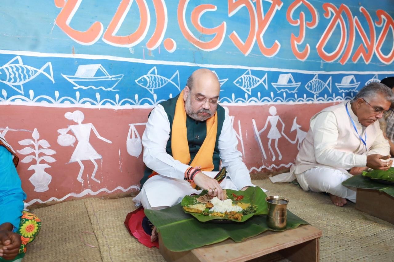 Photographs : Hon'ble Union Home Minister Shri Amit Shah had lunch at tribal karykarta's residence in Bankura (West Bengal)