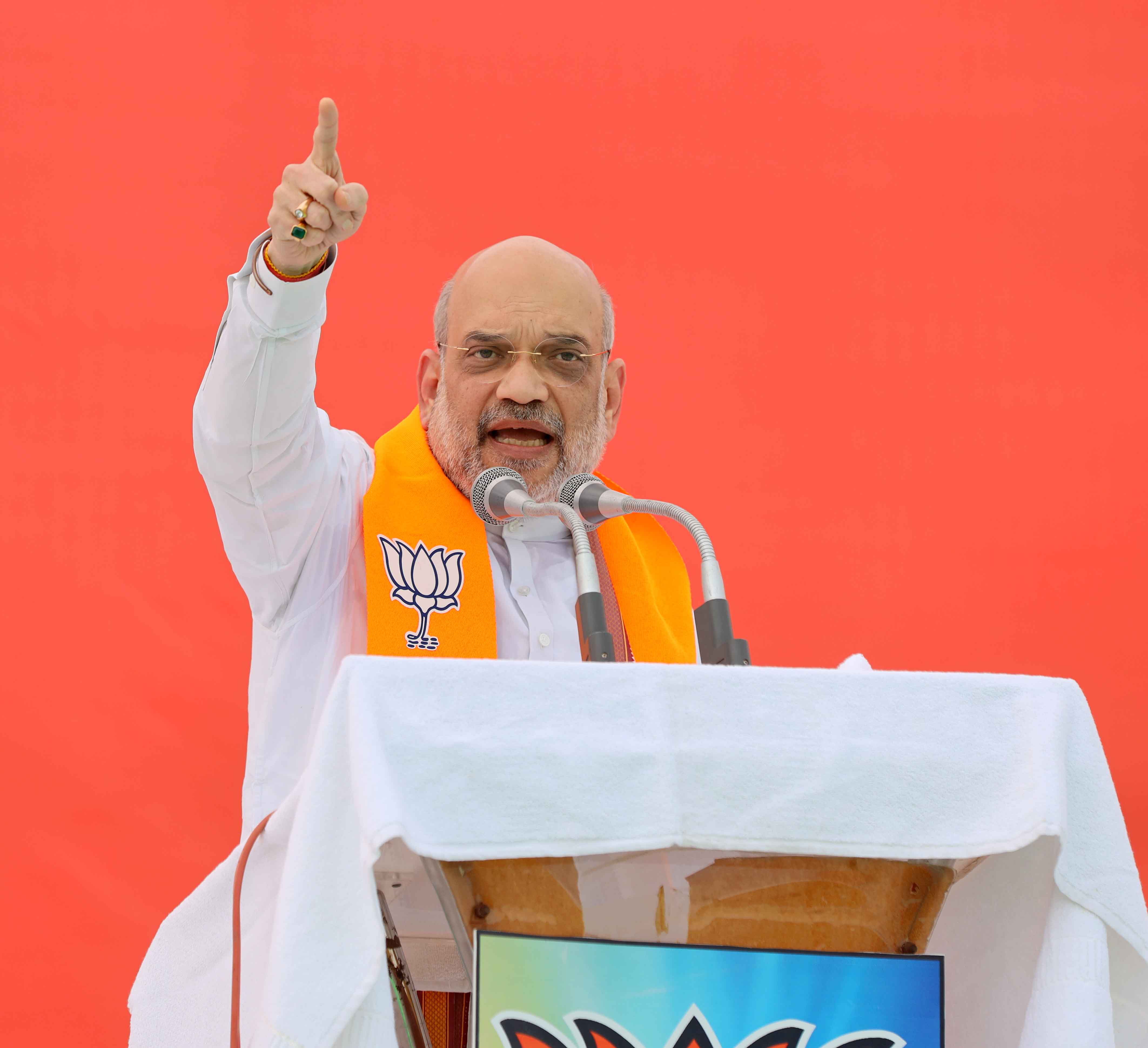 Hon'ble Union Home Minister and Minister of Cooperation Shri Amit Shah addressing a public rally in Kerera (Madhya Pradesh)