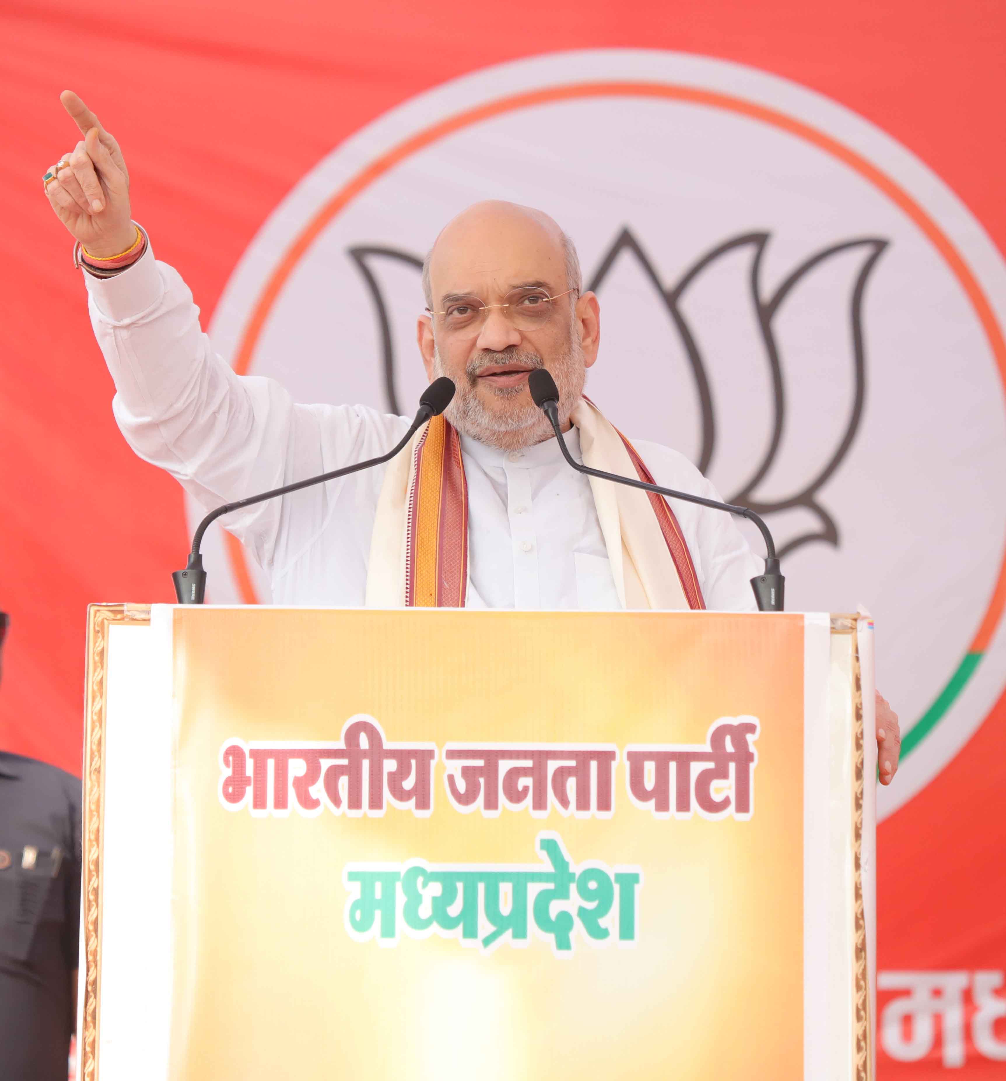 Hon'ble Union Home Minister and Minister of Cooperation Shri Amit Shah addressing a public rally in Pichhore (Madhya Pradesh)