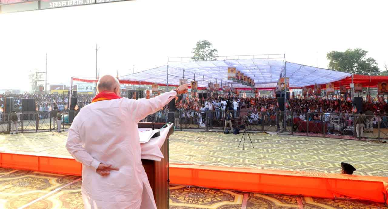 Hon'ble Union Home Minister and Minister of Cooperation Shri Amit Shah addressing public meeting in Chanderi (Madhya Pradesh)