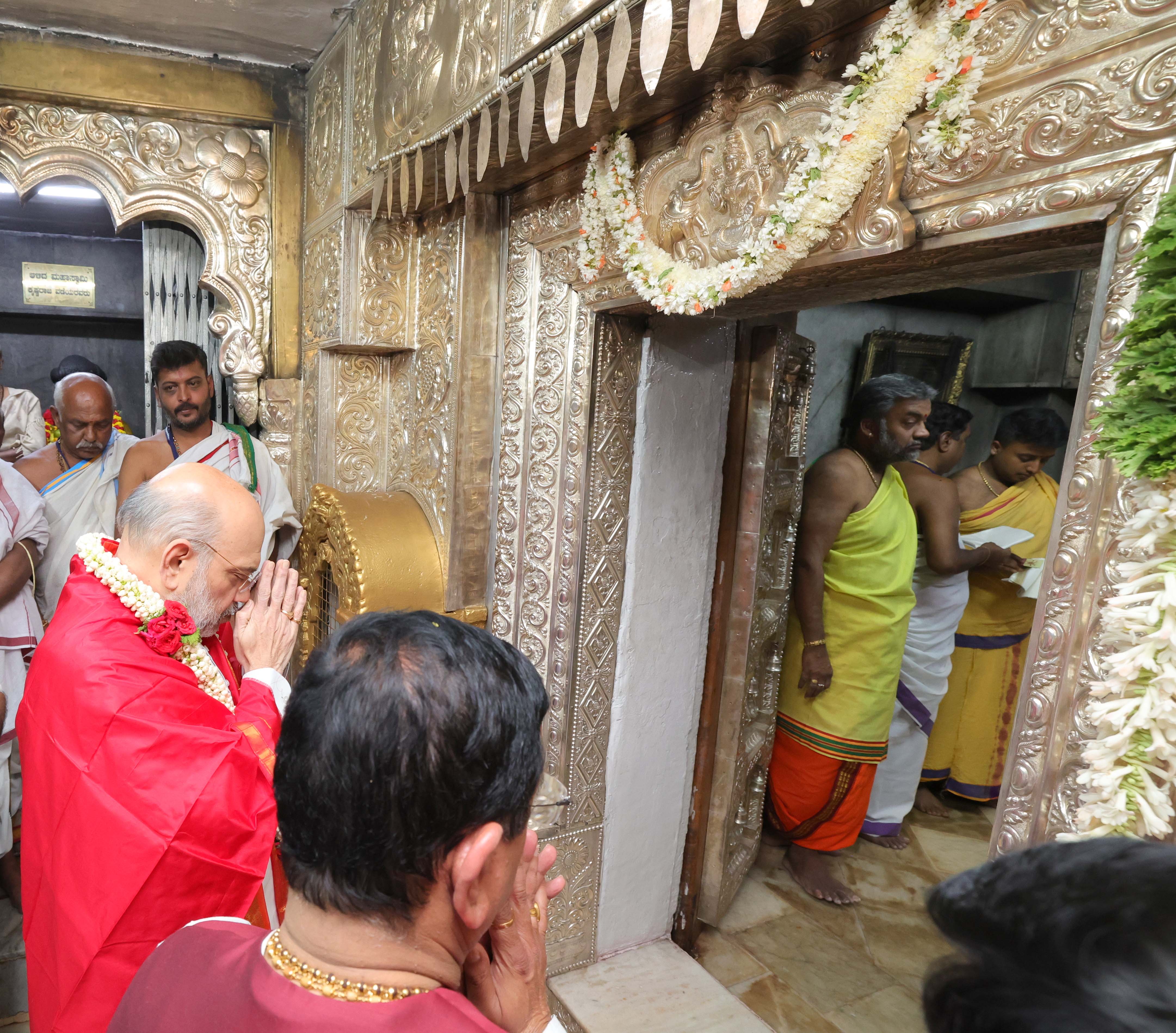 Hon'ble Union Home Minister and Minister of Cooperation Shri Amit Shah offered prayers at Chamundeshwari Temple, Mysore (K'taka).