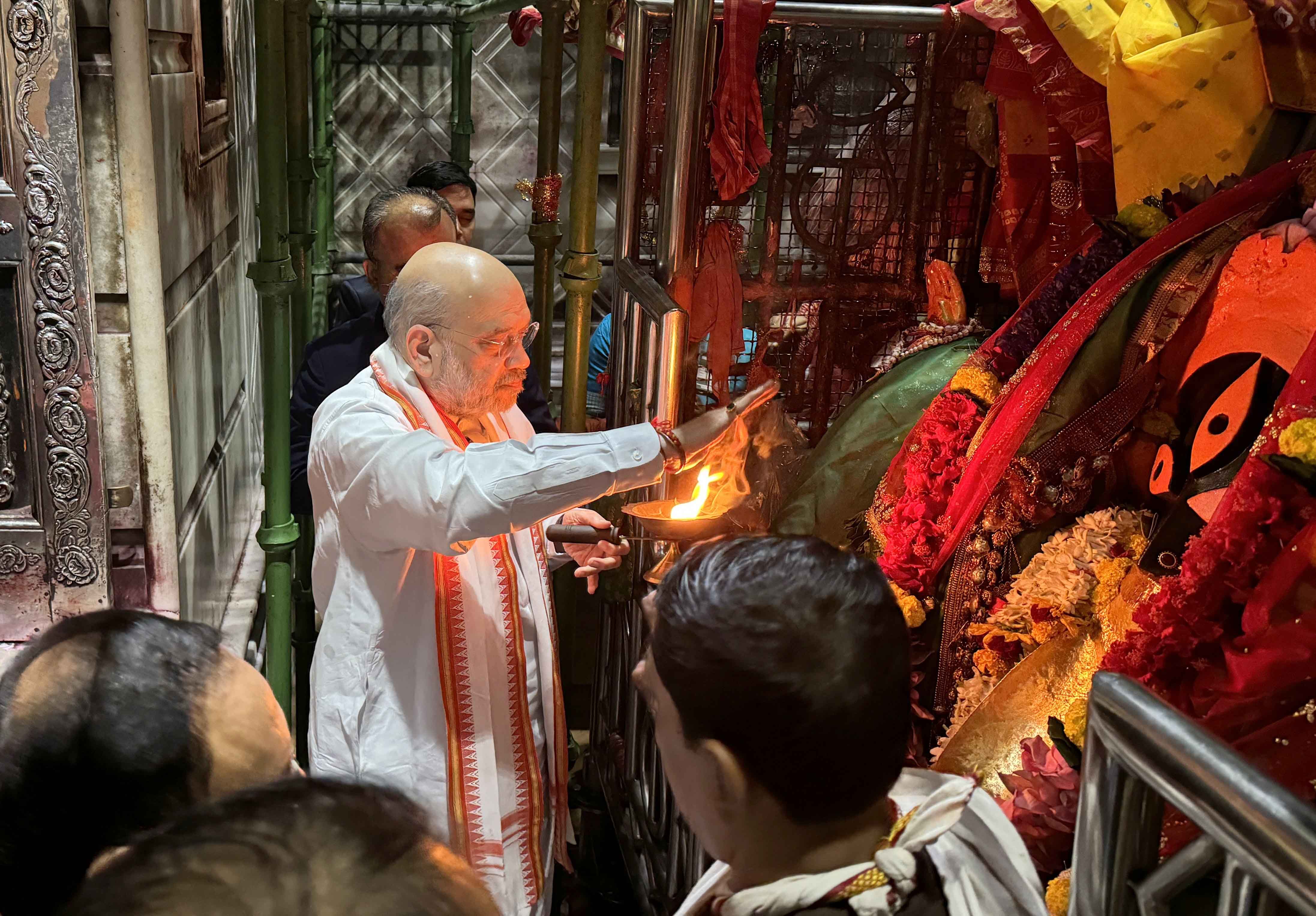 Hon'ble Union Home Minister & Minister of Cooperation Shri Amit Shah offered prayers at Kalighat Shaktipeeth, Kolkata (West Bengal)