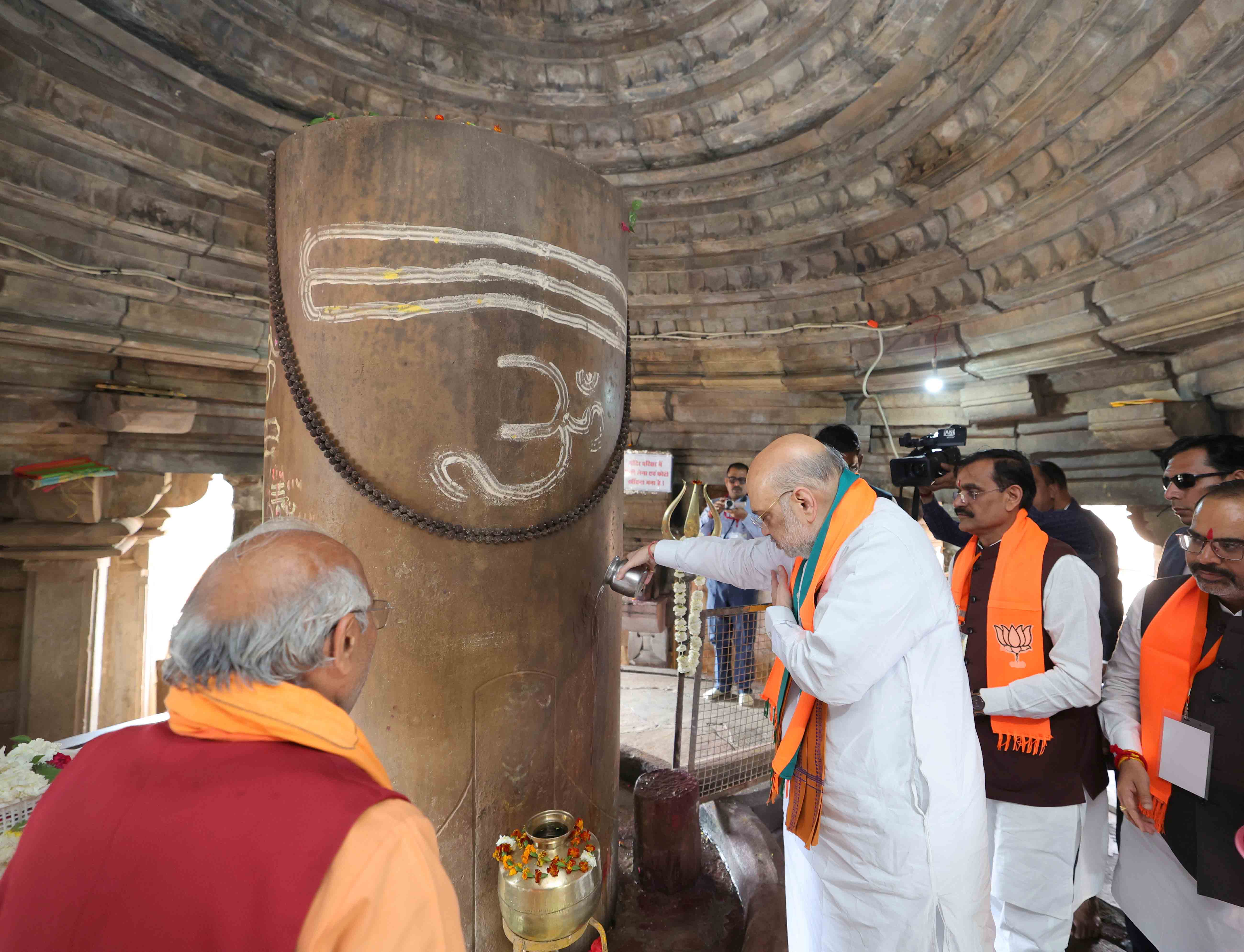 Hon'ble Union Home Minister and Minister of Cooperation Shri Amit Shah offered prayers at Matangeshwar Temple, Khajuraho (Madhya Pradesh)