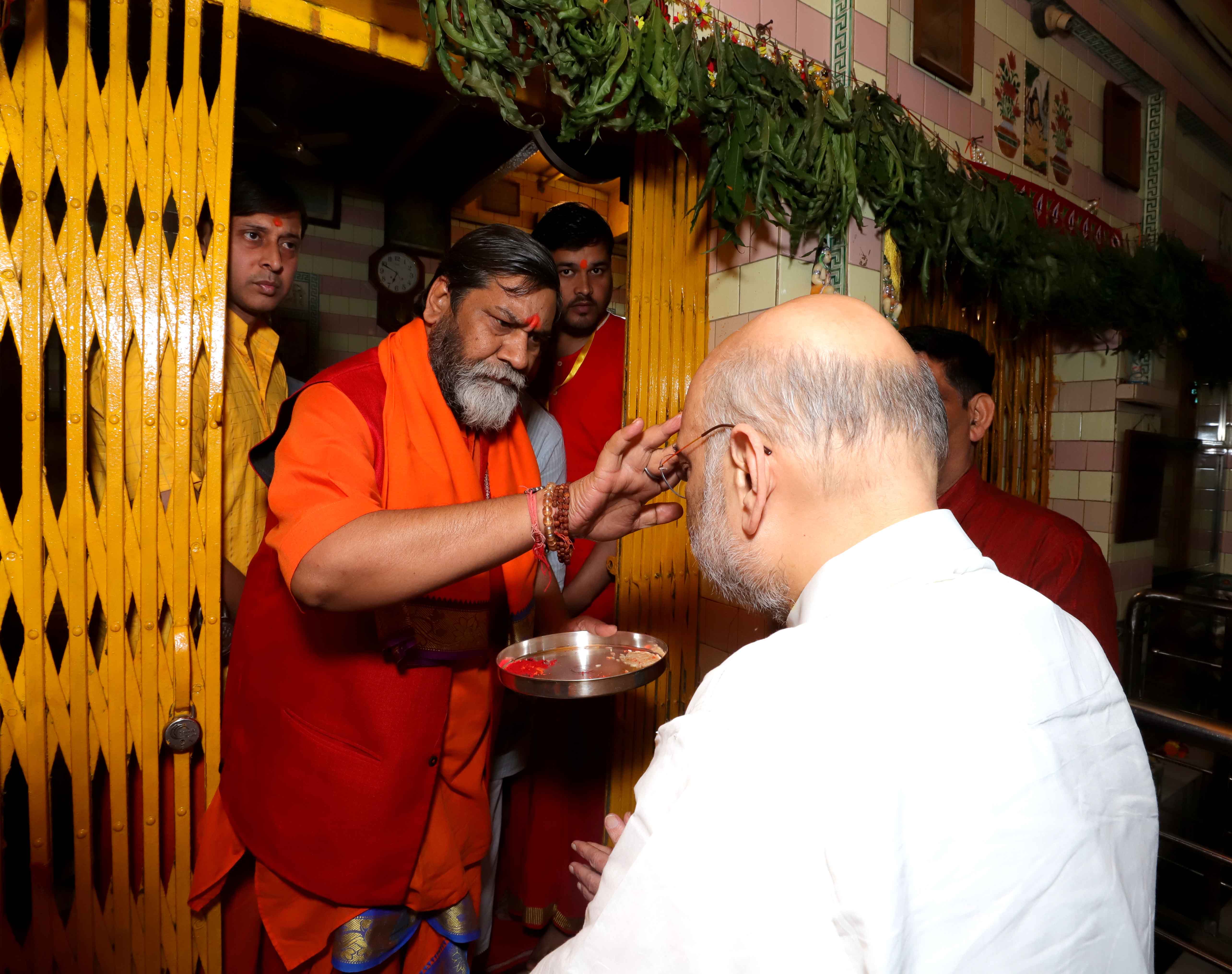 Hon'ble Union Home Minister and Minister of Cooperation Shri Amit Shah offered prayers at Shri Peetambra Peetha, Datia (Madhya Pradesh)