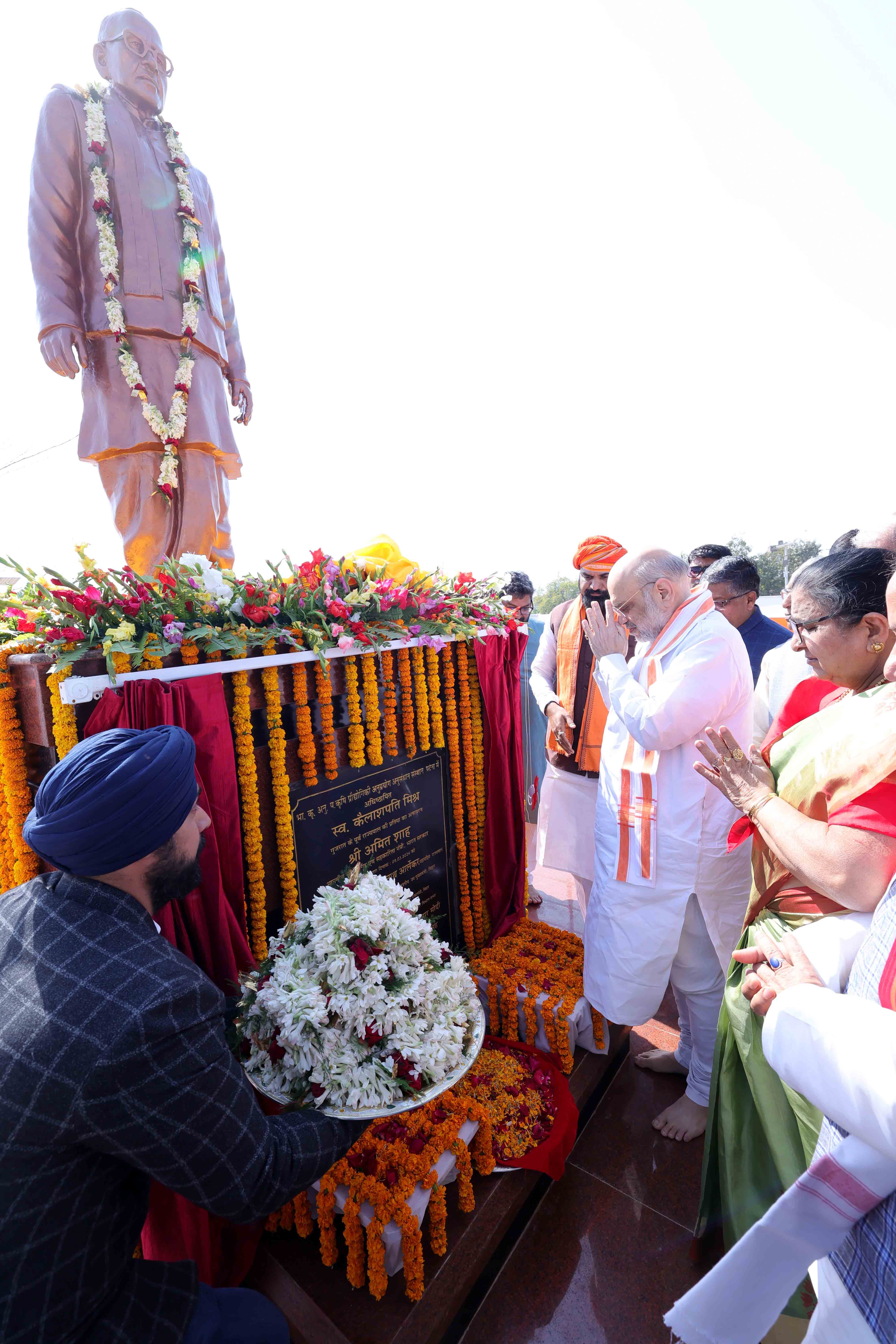 Hon'ble Union Home Minister & Minister of Cooperation Shri Amit Shah unveiled the statue of Shraddhey Kailashpati Mishra ji at ICAR Building premises, Jagdev Path, Patna (Bihar)