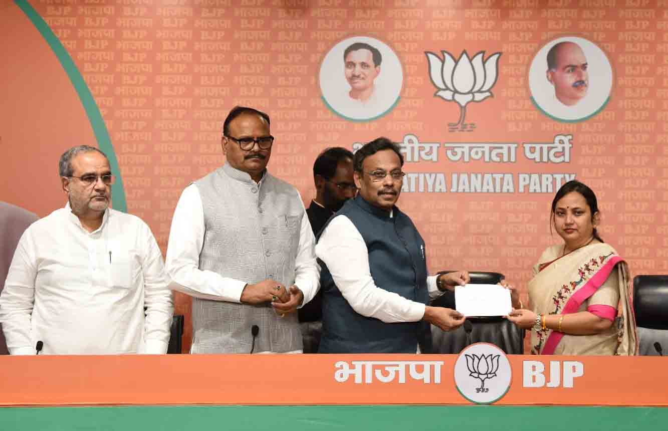 BSP MP Smt Sangeeta Azad, Former BSP MLA Shri Azad Ari Mardan and Advocate Smt Seema Kushwaha joined the Bharatiya Janata Party