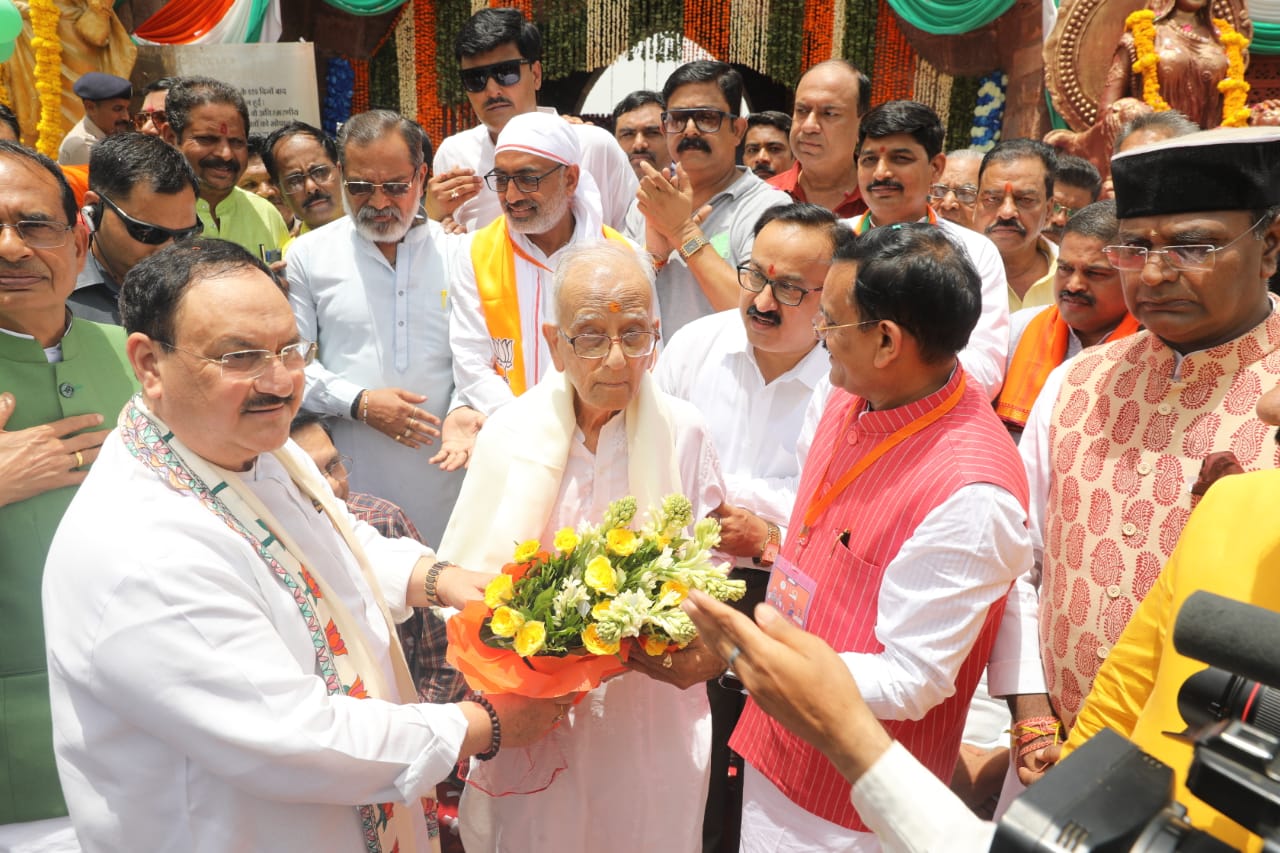 BJP National President Shri J.P. Nadda paid floral tributes to martyrs at Shaheed Smarak, Bhopal Gate, Bhopal (Madhya Pradesh)