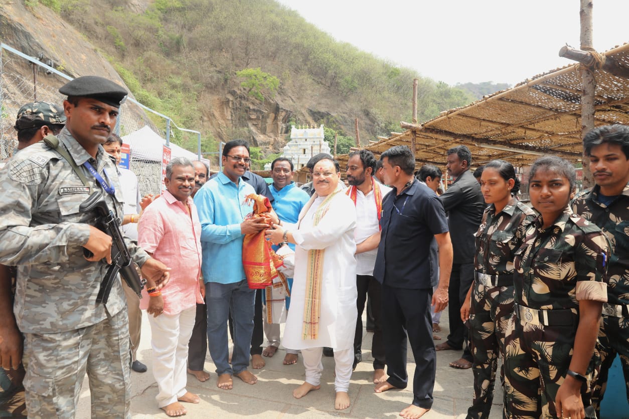 BJP National President Shri J.P. Nadda offered prayers at Shri KanakdurgaMata Temple in Raramahendravaram (Andhra Pradesh)