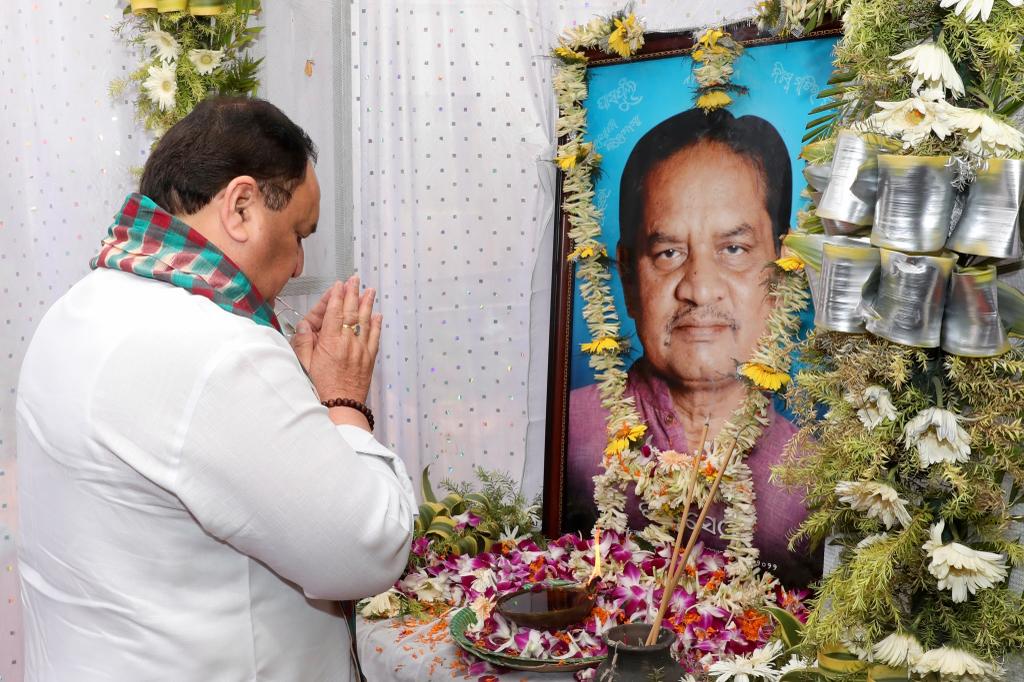 Hon’ble BJP National President Shri J.P. Nadda paid homage to Senior BJPLeader Late Bishnu Ch. Sethi & meet family members at Village Mangarajpur, PO/PS Tihidi, Distt. Bhadrak (Odisha)