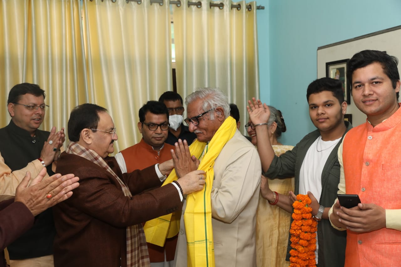 Hon'ble BJP National President Shri J.P. Nadda meeting with Loktantrik Senanisat residence of Shri Subhash Chabda in Rudrapur (Uttarakhand)