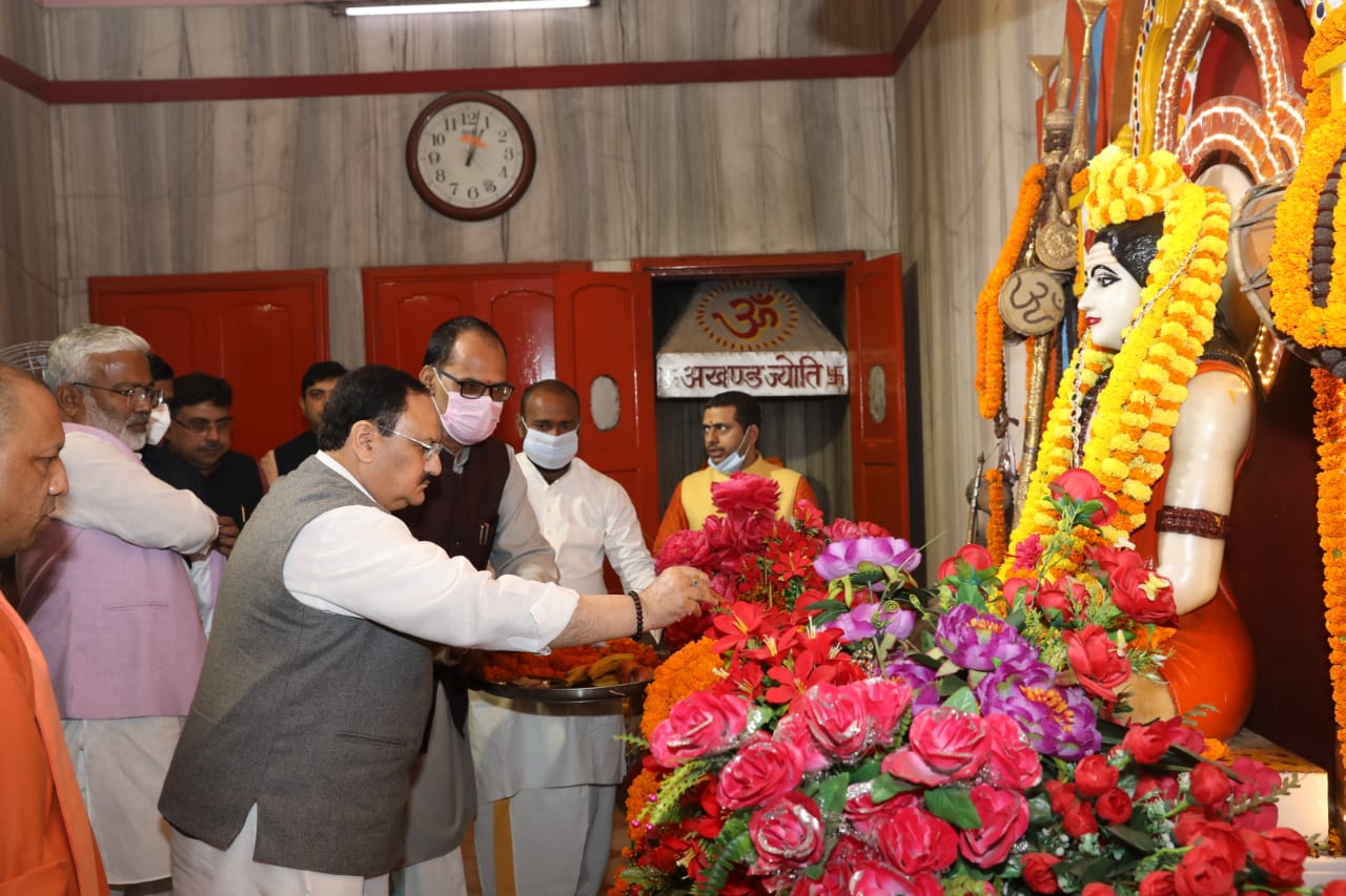 Photographs : BJP National President Shri J.P. Nadda offered prayers at Gaurakshak Templein Uttar Pradesh