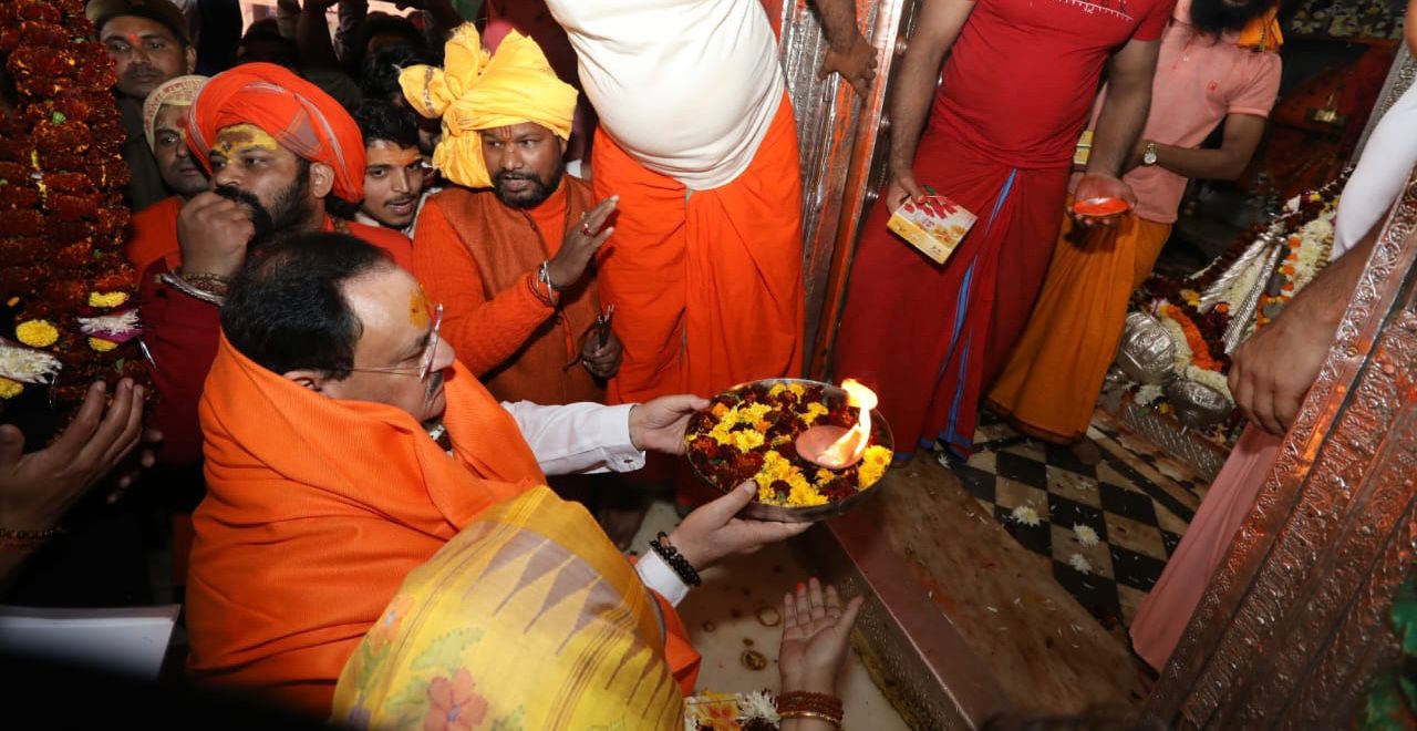  Hon'ble BJP National President Shri J.P. Nadda offered prayers at Saryu Ghat & Hanuman Garhi Temple in Ayodhya (Uttar Pradesh).