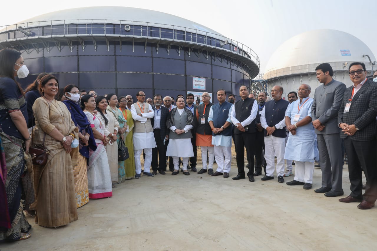 Hon'ble BJP National President Shri J.P. Nadda visited Govardhan Bio Gas Plants at Sahansapur, Varanasi (Uttar Pradesh) to promote organic farming