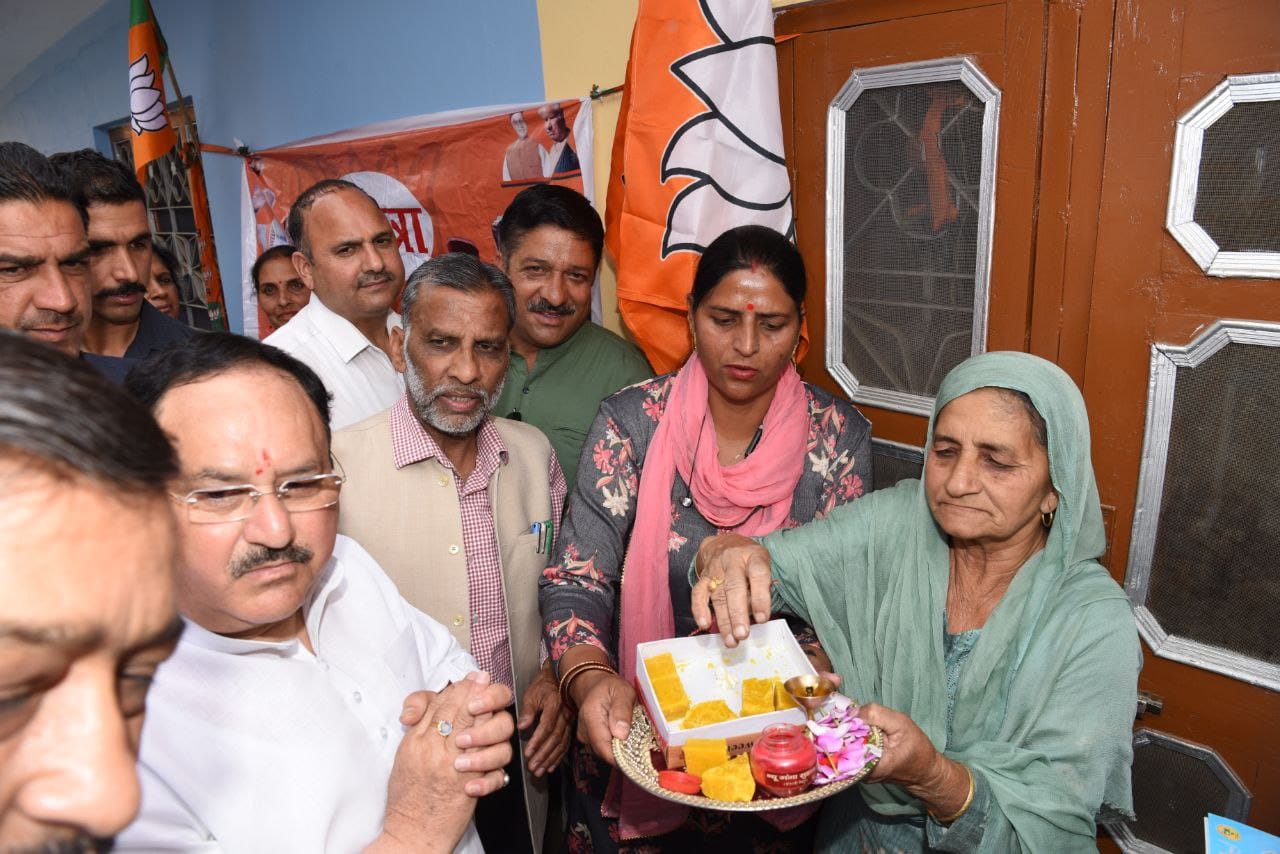 BJP National President Shri J.P. Nadda fixing name plate at Vijaypur Booth, Jhanduta Assembly, Bilaspur (Himachal Pradesh)