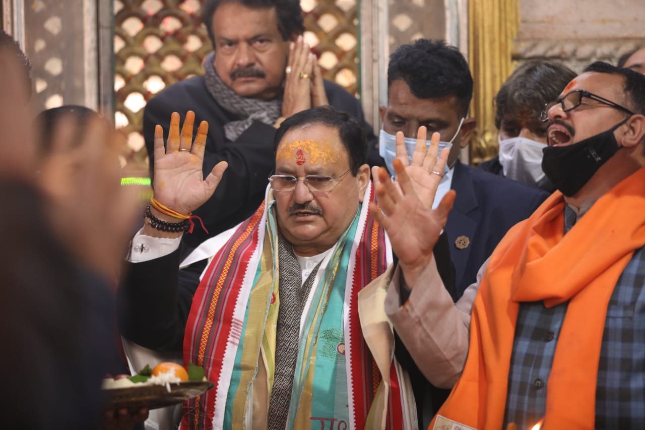 Hon'ble BJP National President Shri J.P. Nadda offered prayers at Rawli Mahadev Mandir, Collectorate Chauraha, Agra (Uttar Pradesh)