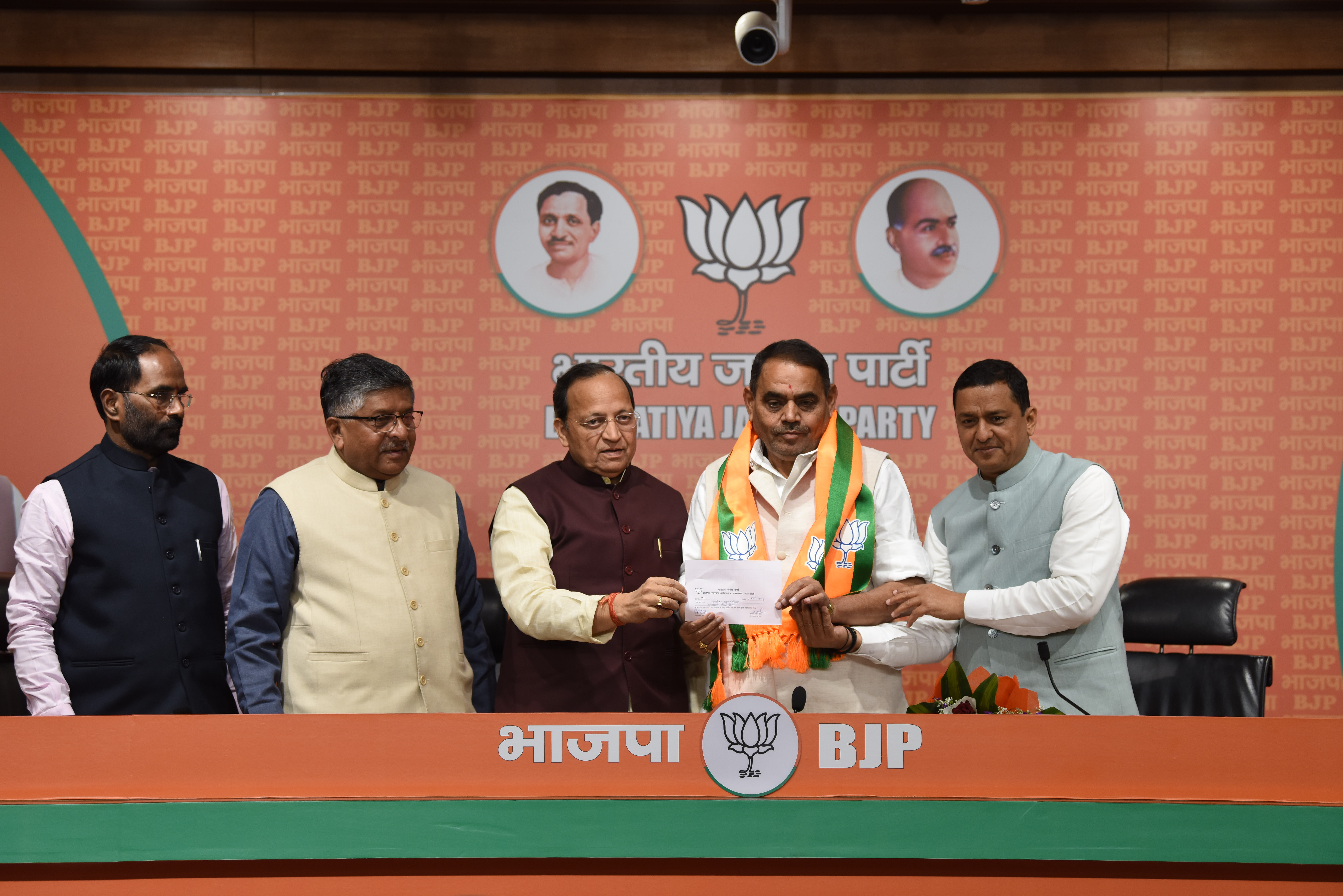 Former Congress MP from Varanasi and senior Congress leader Shri Rajesh Kumar Mishra joins the Bharatiya Janata Party family