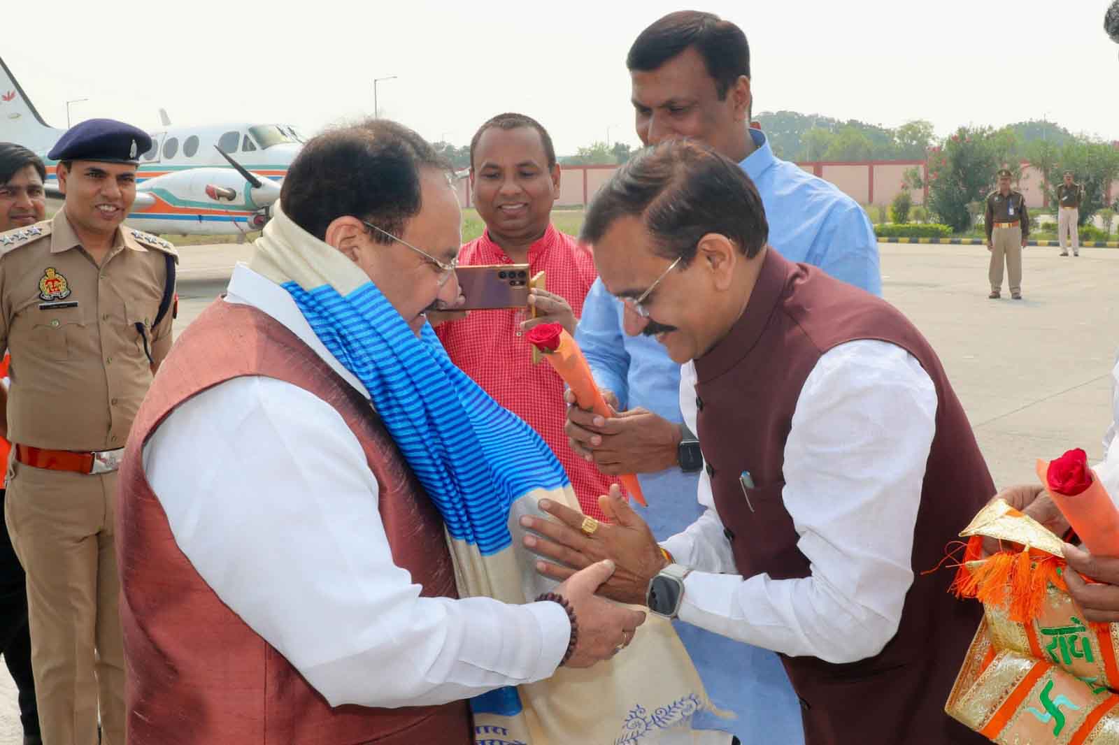 Grand welcome of BJP National President Shri J.P. Nadda ji on arrival at Prayagraj Airport