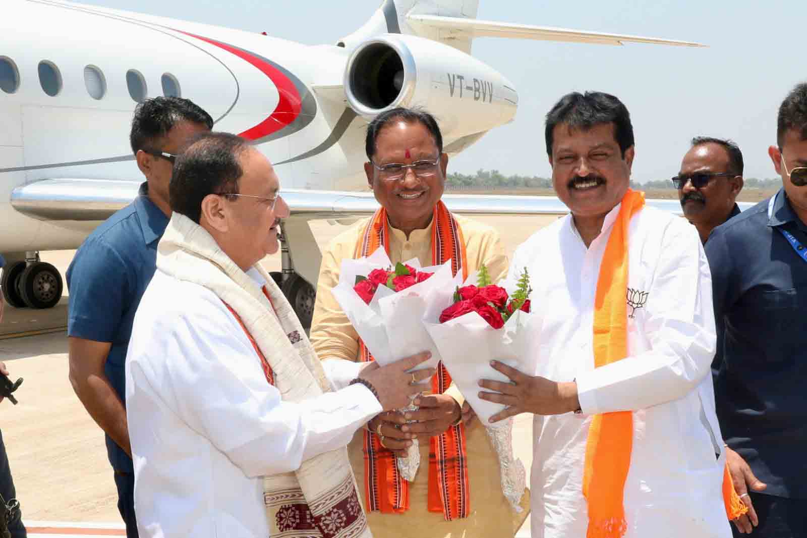 Grand welcome of Hon'ble BJP National President Shri J.P. Nadda on arrival at Ambikapur Airport (Chhattisgarh)