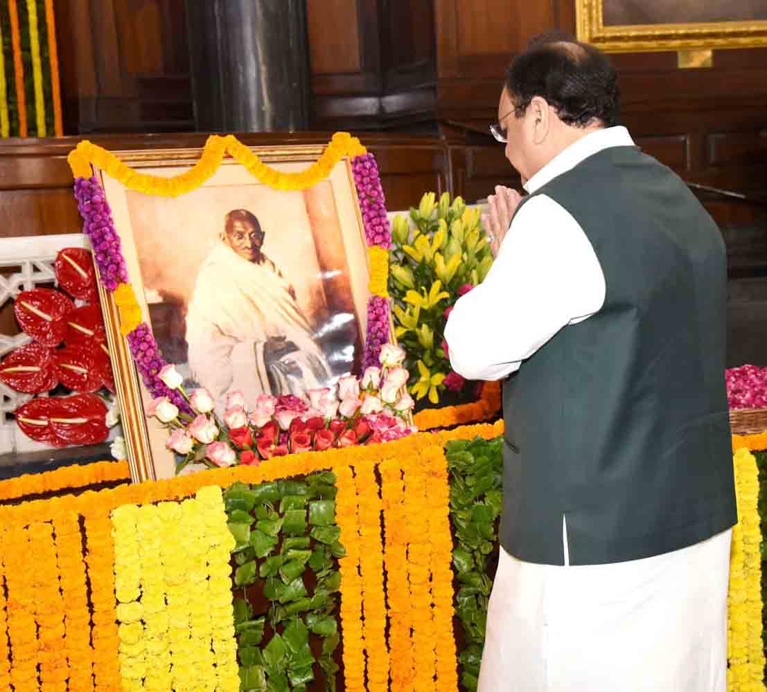 Hon'ble BJP National President Shri J.P. Nadda paid floral tributes to Mahatma Gandhi ji and Lal Bahadur Shastri ji at Central Hall, Parliament House