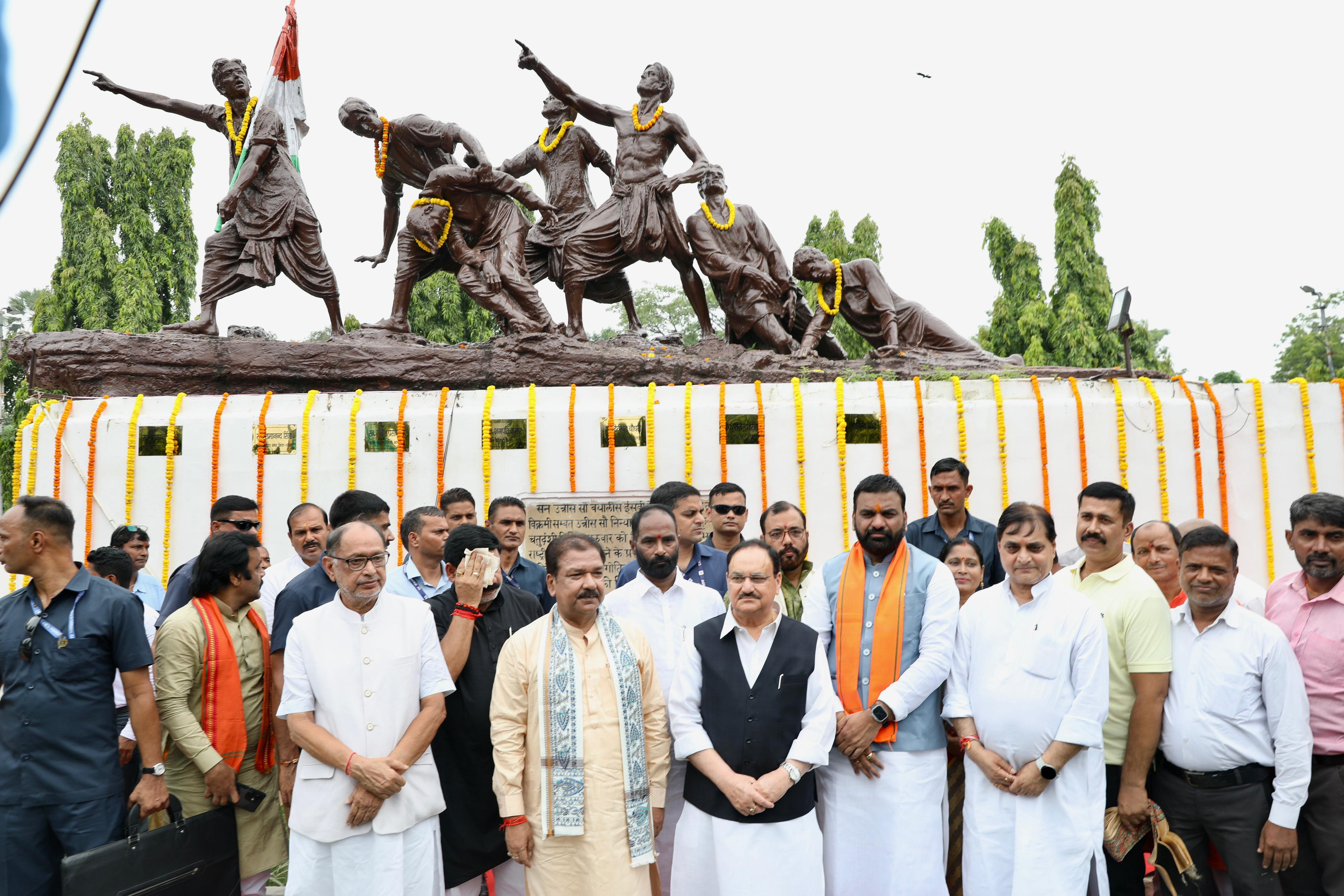 Hon'ble BJP National President Shri J.P. Nadda paid floral tributes to Saptmurti Near Vidhansabha, Patna (Bihar)