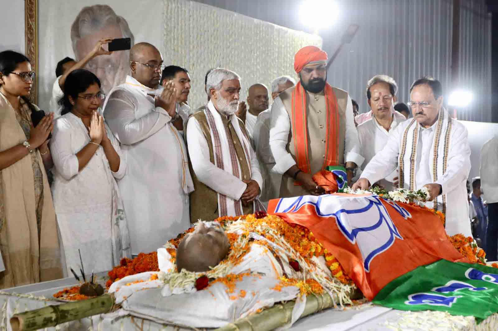 Hon'ble BJP National President Shri J.P. Nadda paid floral tributes to Senior BJP Leader and former Deputy Chief Minister Shri Sushil Kumar Modi in Patna (Bihar)