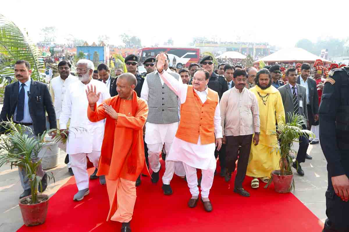 Hon'ble BJP National President Shri J.P. Nadda took Holy Dip in Sangam & offered prayers in Prayagraj (U.P.)