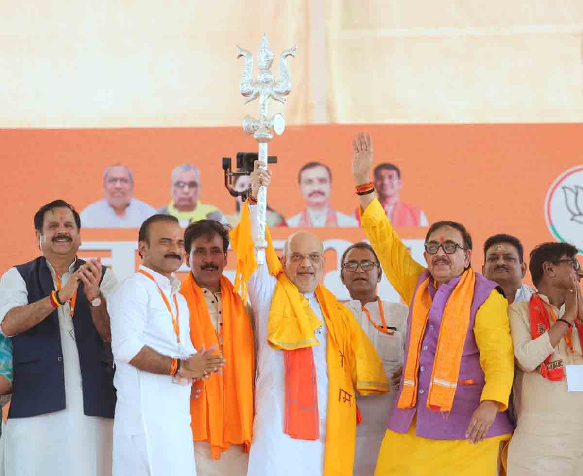 Hon'ble Union Home Minister & Minister of Cooperation Shri Amit Shah addressing a public rally at Gosaipur, Varanasi (Chandoli LS) Uttar Pradesh