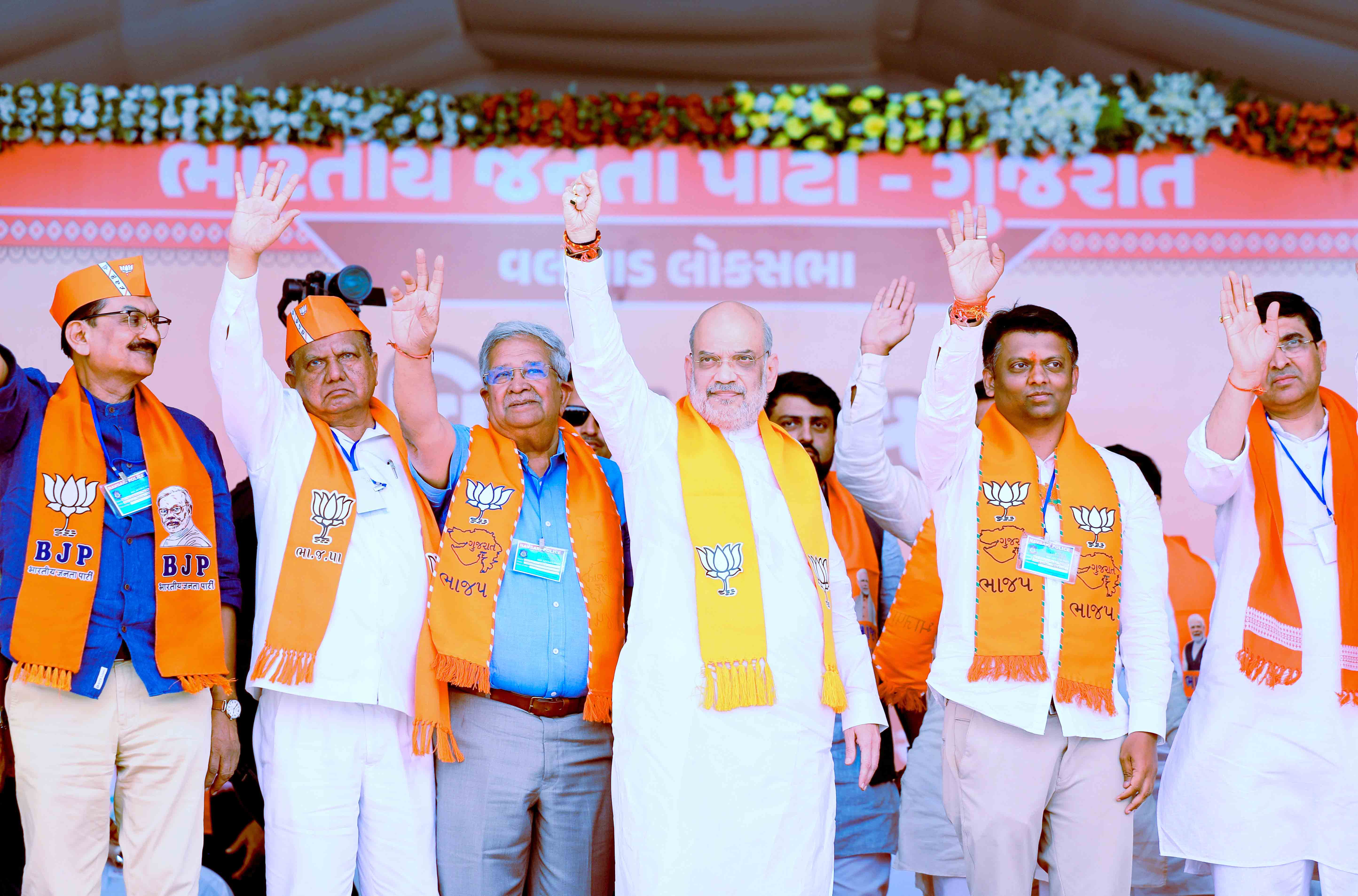 Hon'ble Union Home Minister & Minister of Cooperation Shri Amit Shah addressing a public rally in Gandhi Maidan, Vasanda (Gujarat)